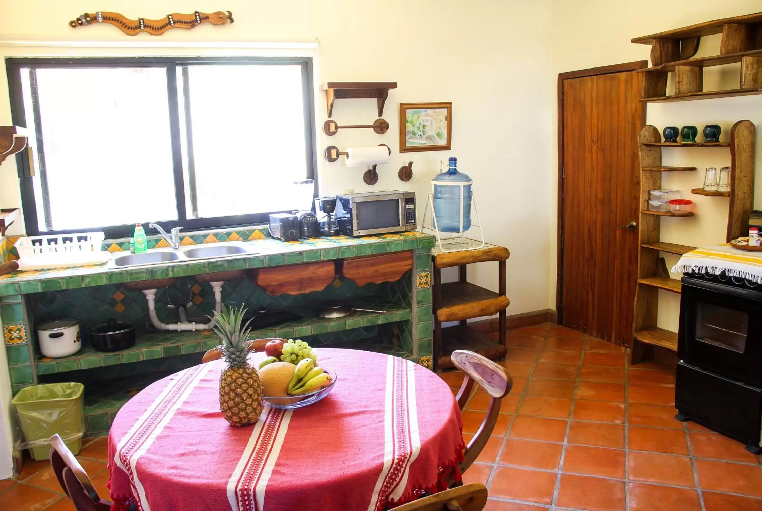 Kitchen or kitchenette, Dining Area in Hotel Casamar Suites