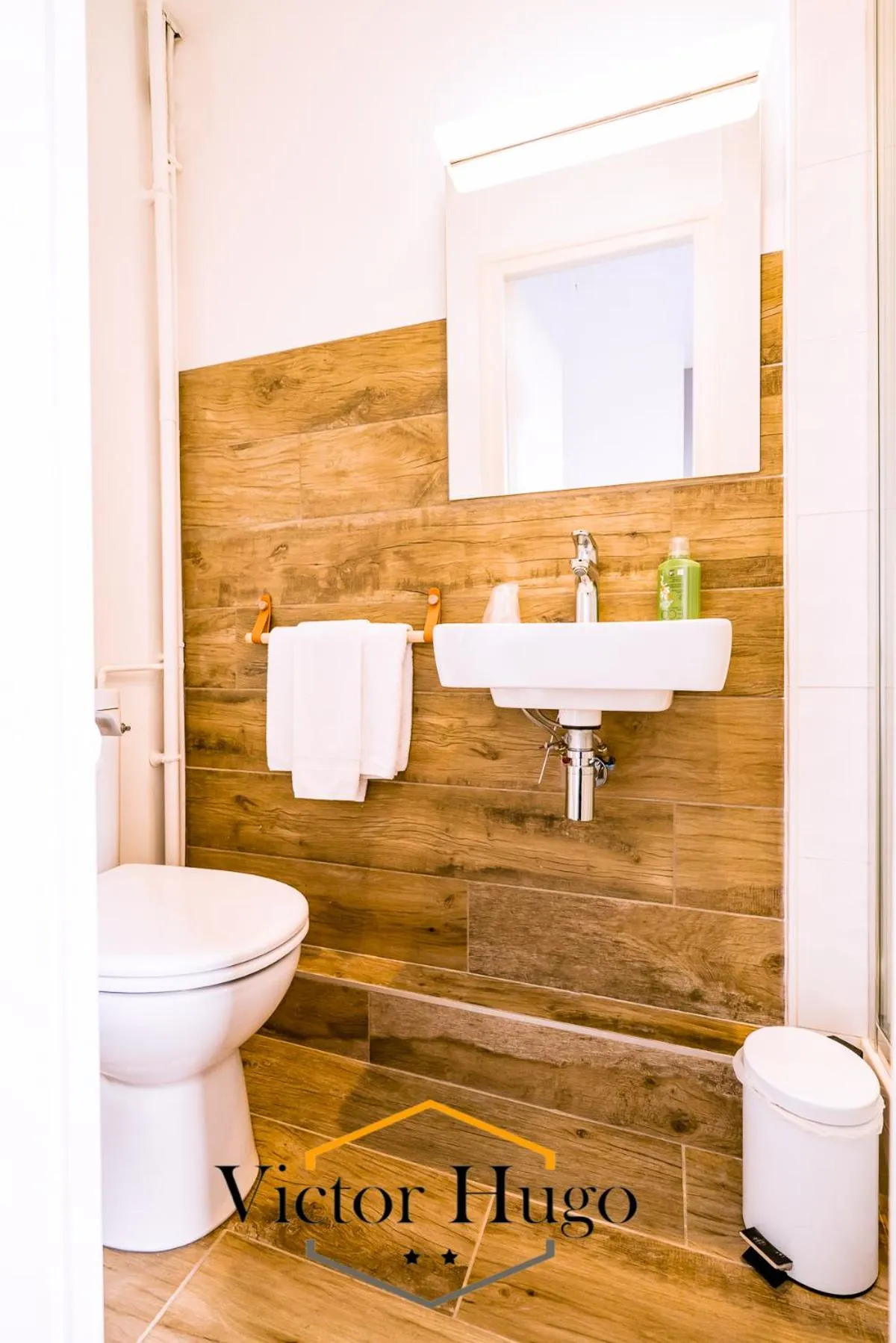 Bathroom in Hôtel Victor Hugo Lorient