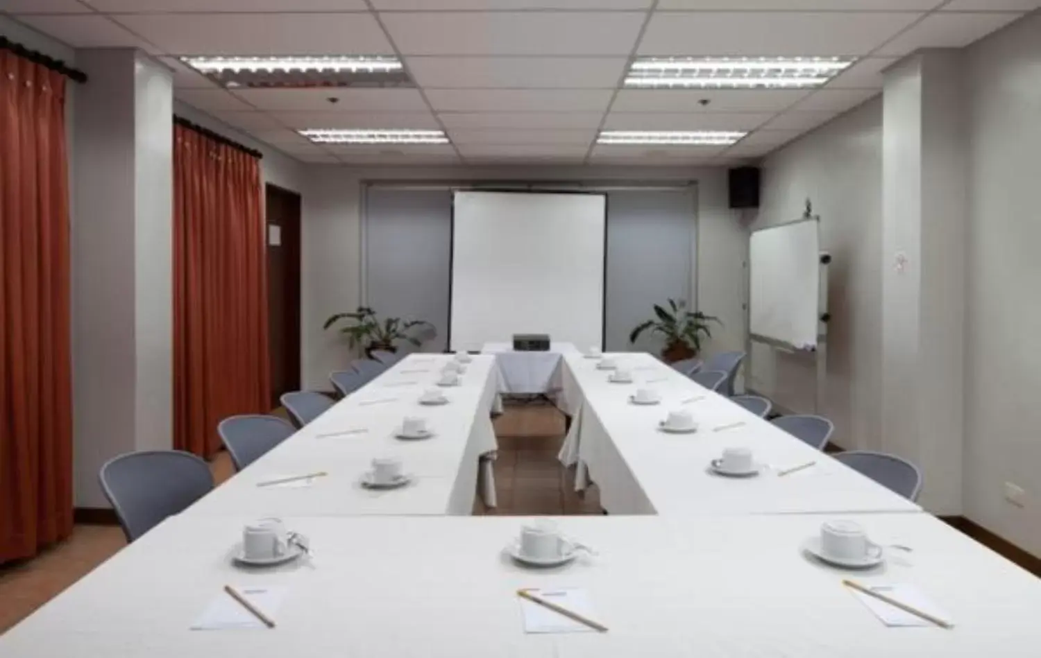 Meeting/conference room in Microtel by Wyndham Baguio