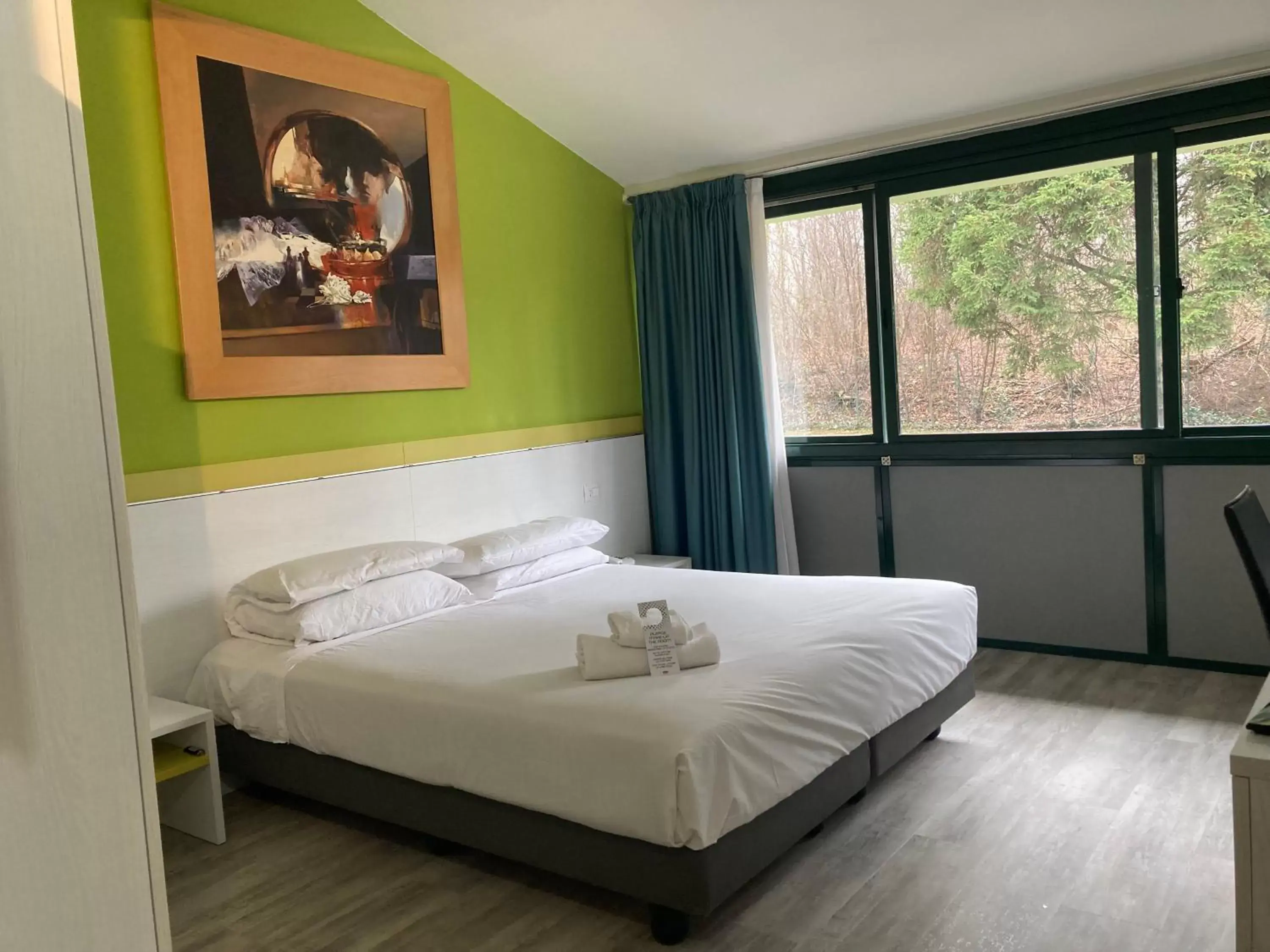 Bedroom, Bed in Green Hotel Bedroom, Bed in Green Hotel