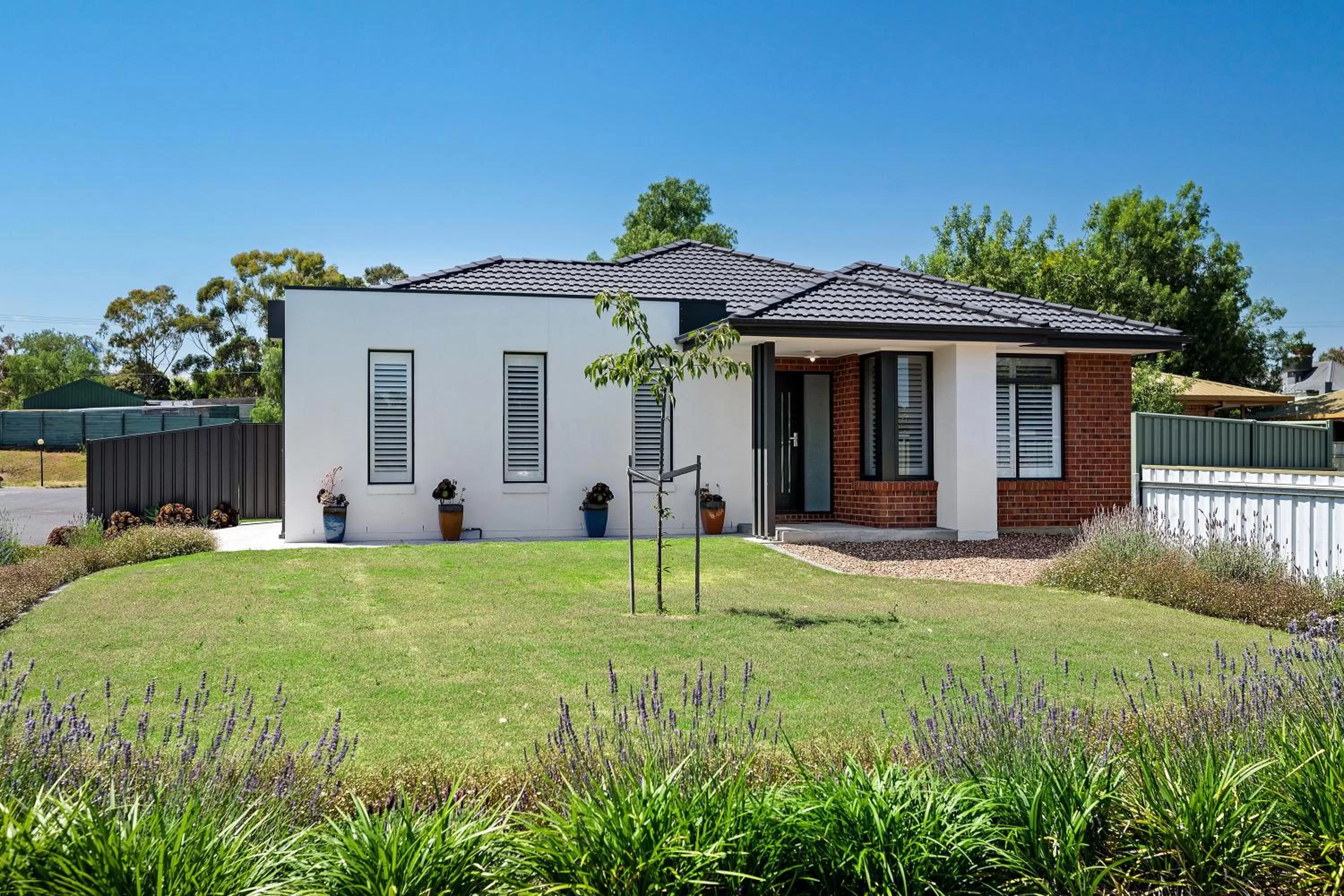 Property building in Julie-Anna, Bendigo