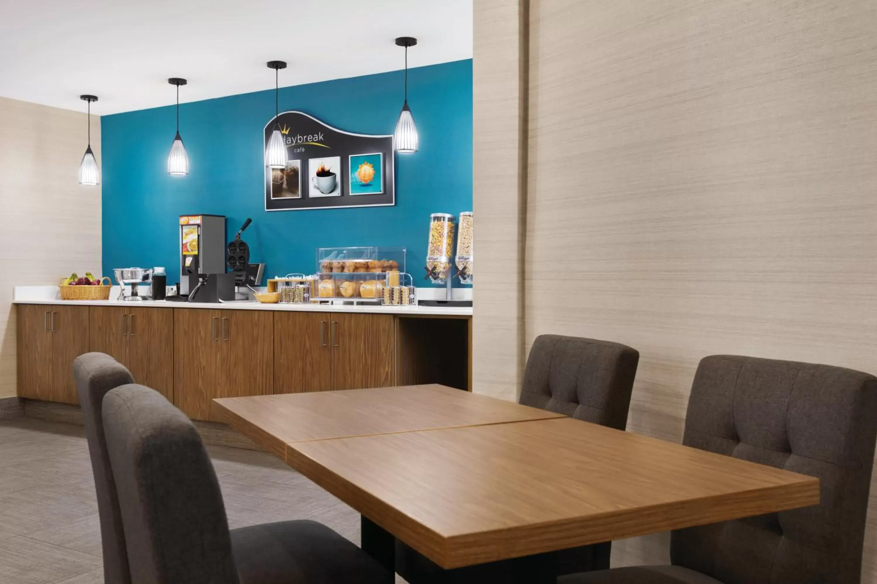 Continental breakfast in Days Inn by Wyndham Kingston Continental breakfast in Days Inn by Wyndham Kingston