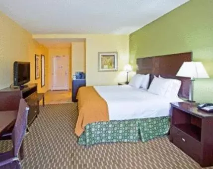 Bed in Holiday Inn Express and Suites Saint Augustine North, an IHG Hotel