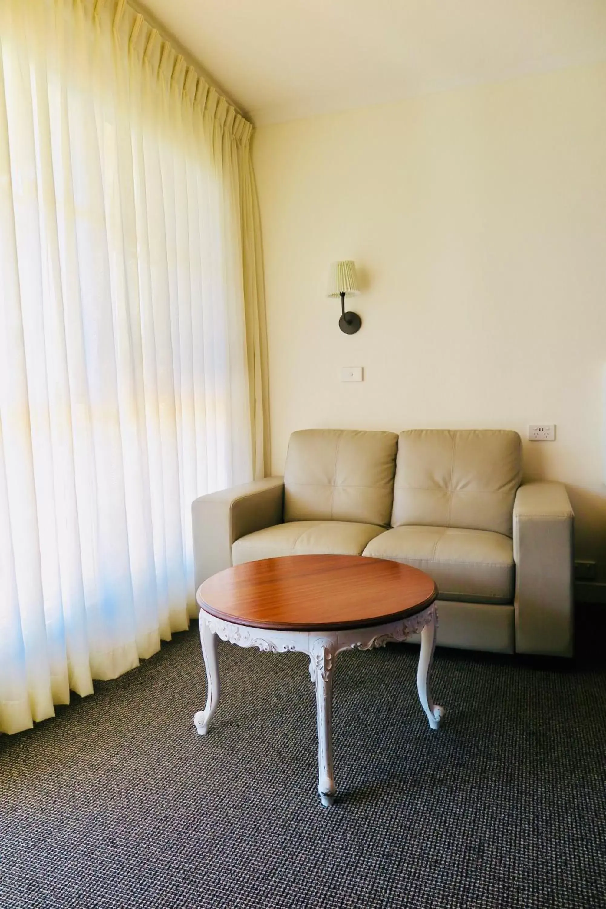 Seating area in Summerhill Motor Inn