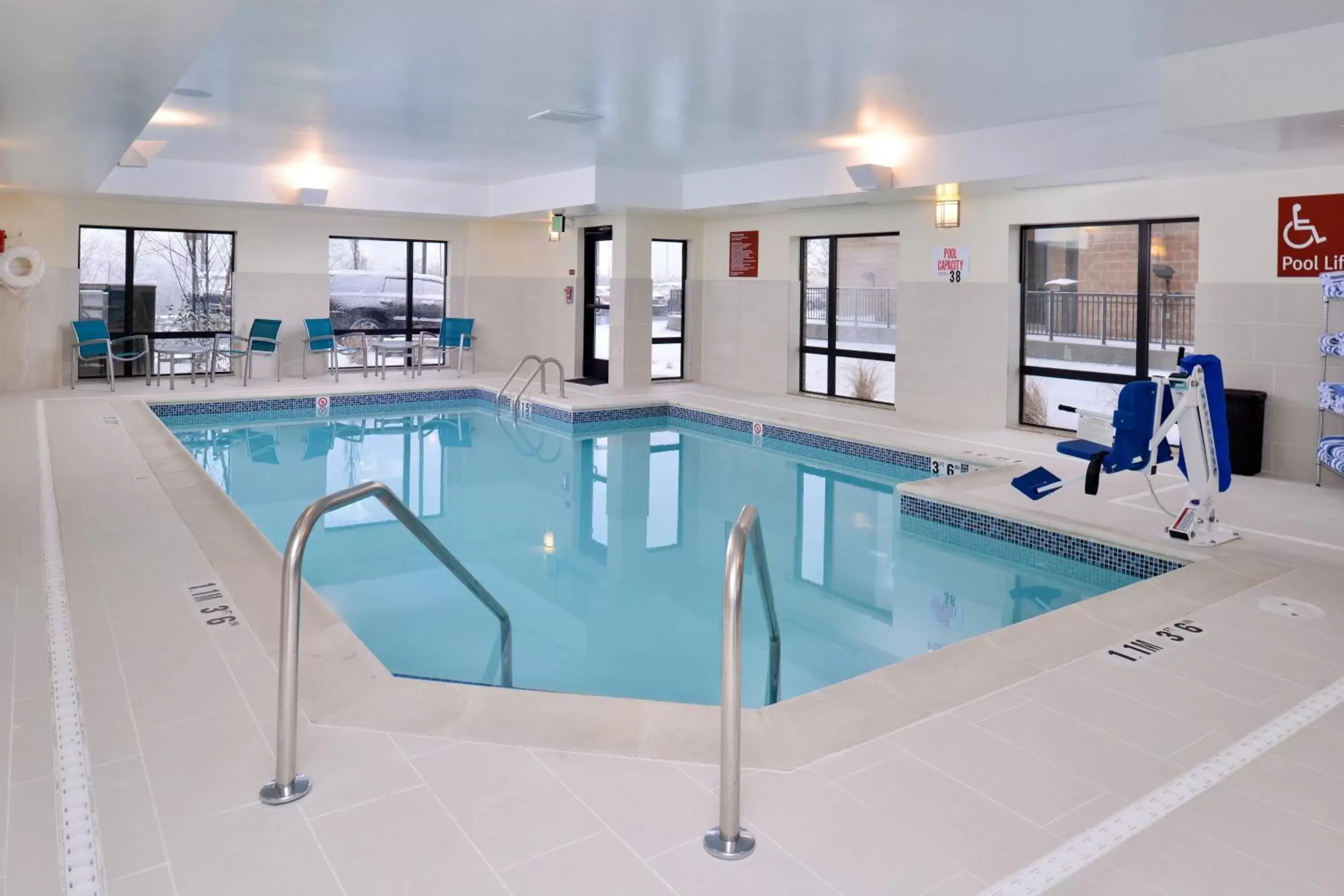 Swimming Pool in TownePlace Suites by Marriott Detroit Commerce