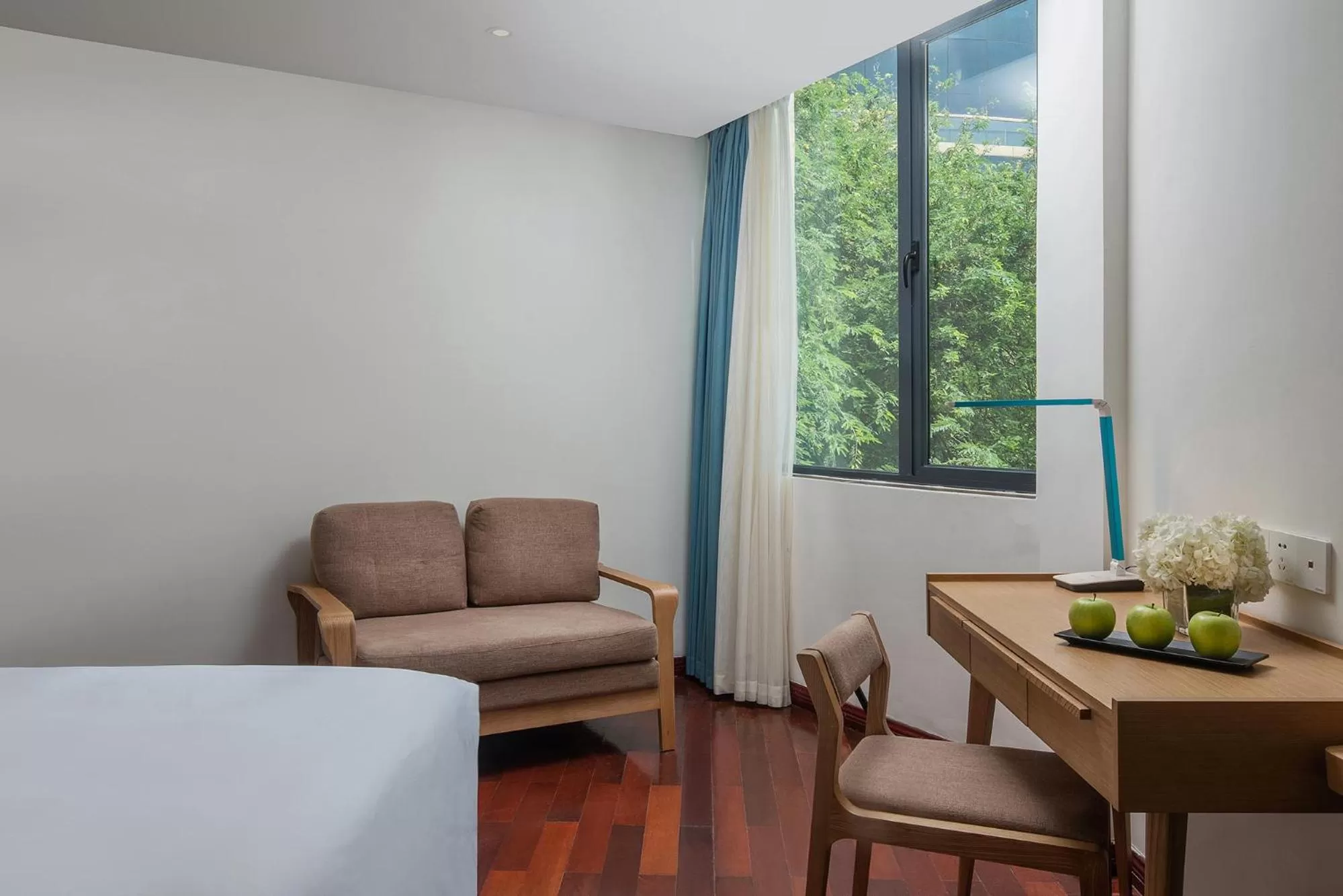 Seating area, Bed in Sanya South China Hotel