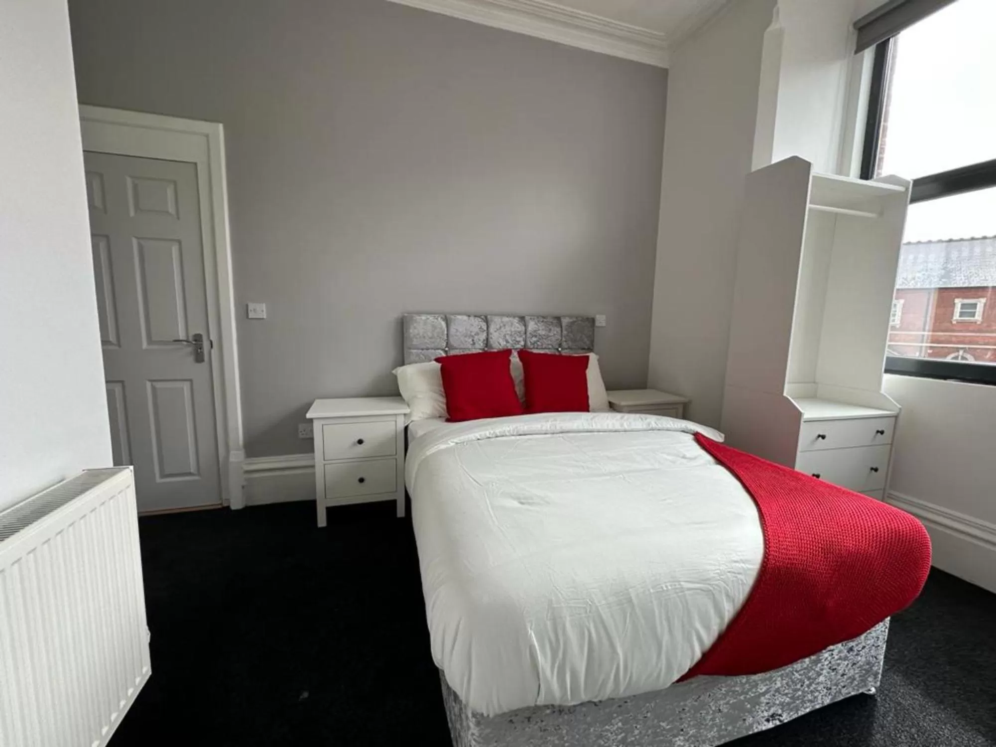 Bed in The Fishpond - Premier Nottingham Studios