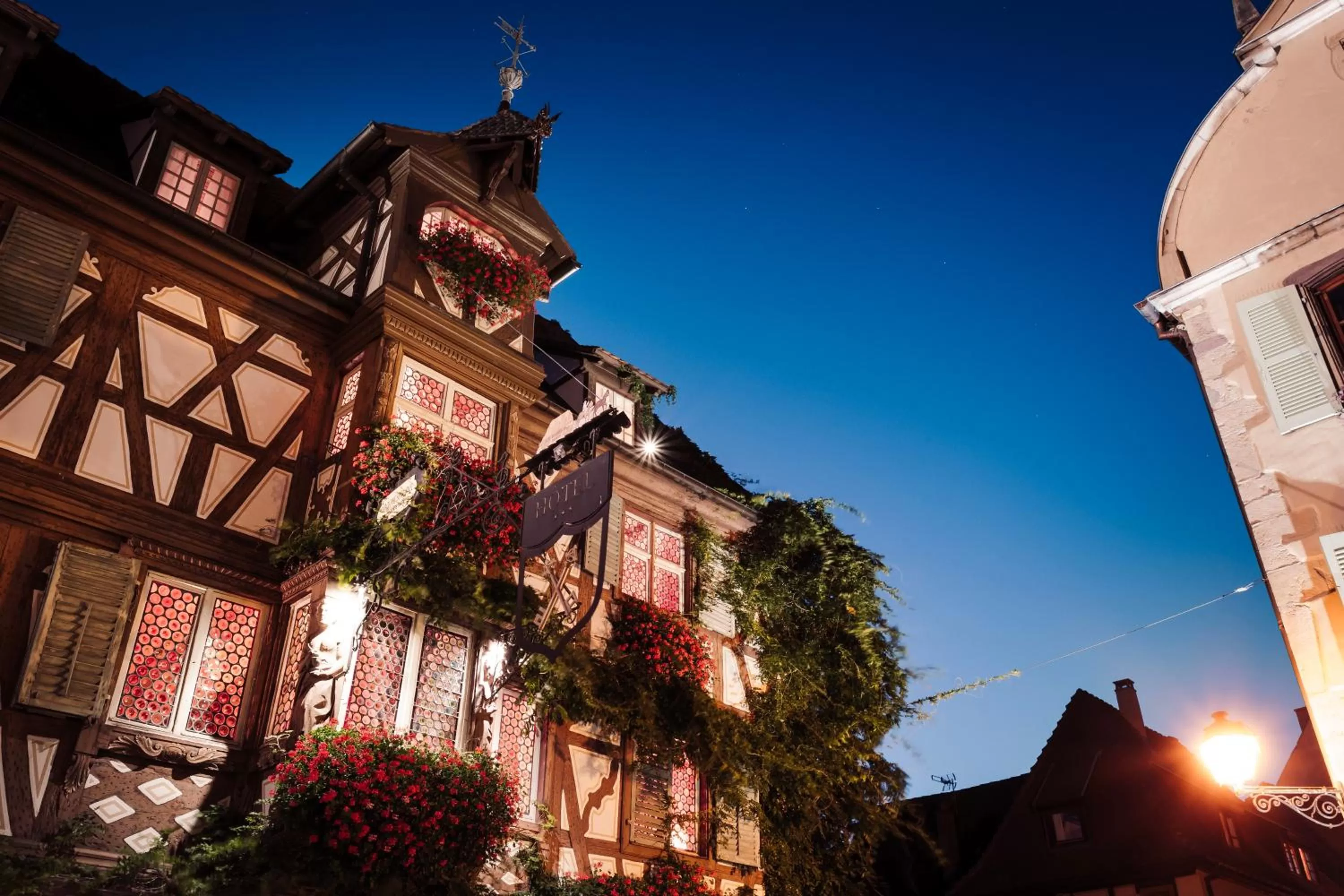 Property building in Hôtel des Deux Clefs