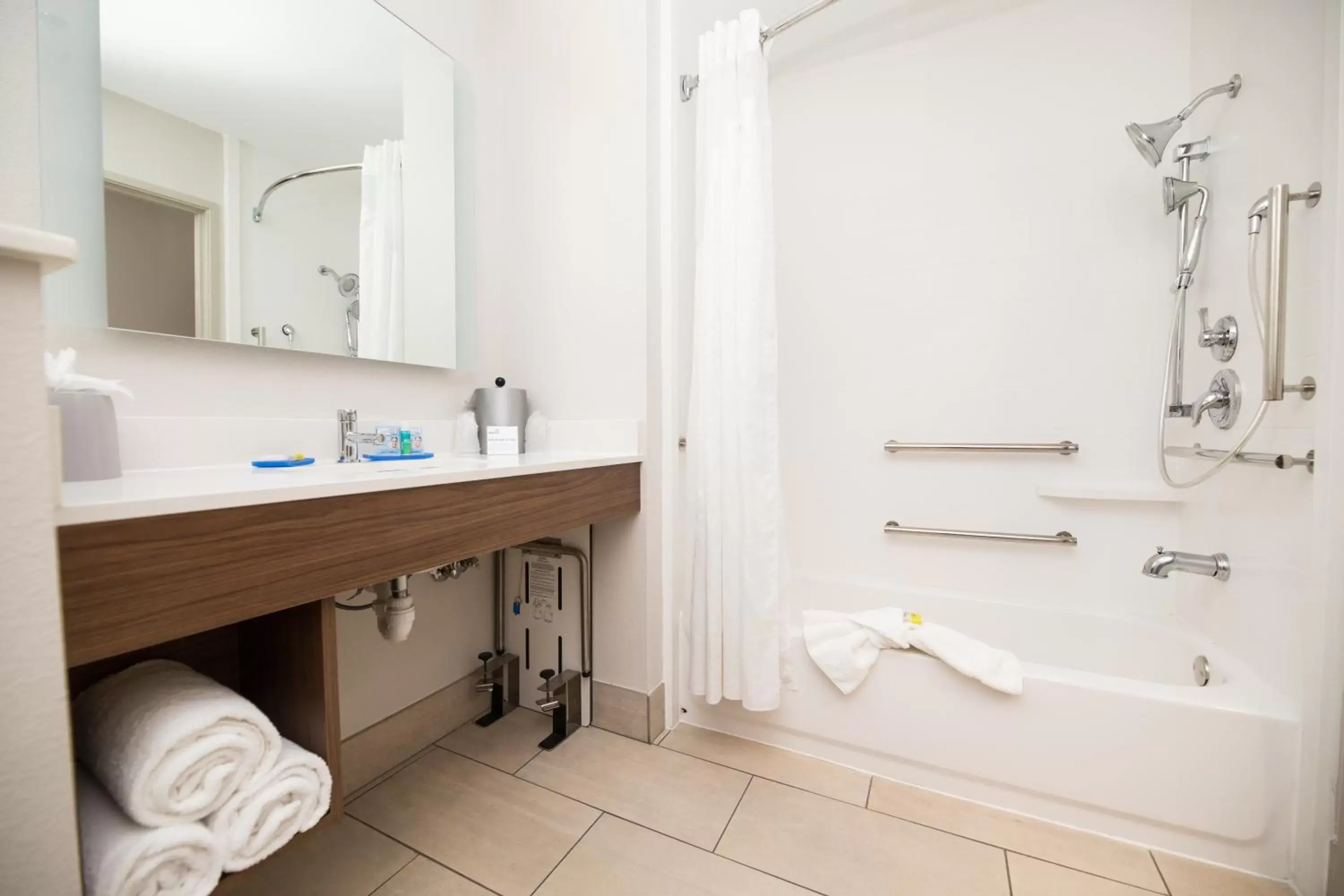 Bathroom in Holiday Inn Express Hotel & Suites Clinton, an IHG Hotel