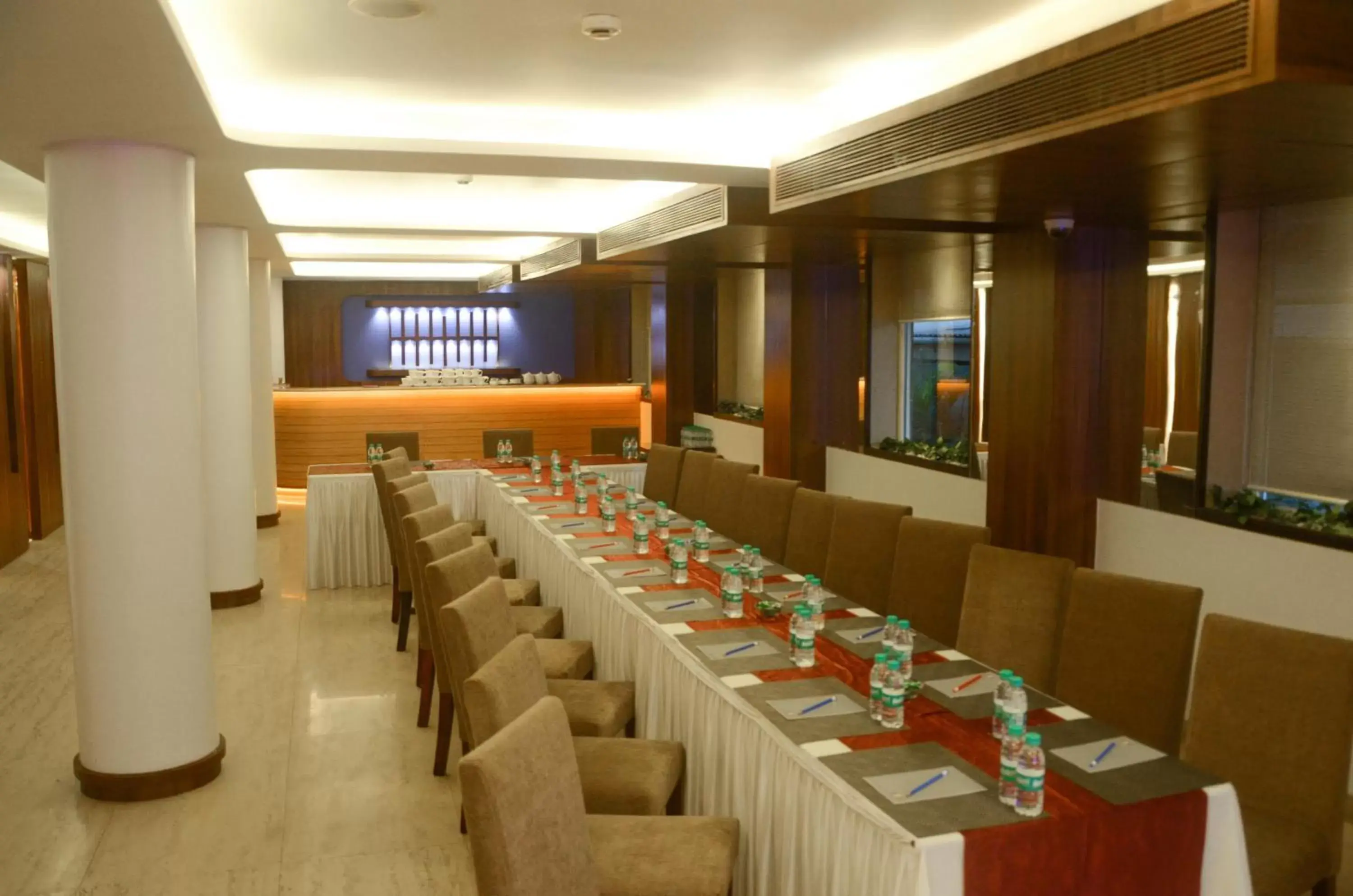 Meeting/conference room, Restaurant/Places to Eat in The Roa Hotel