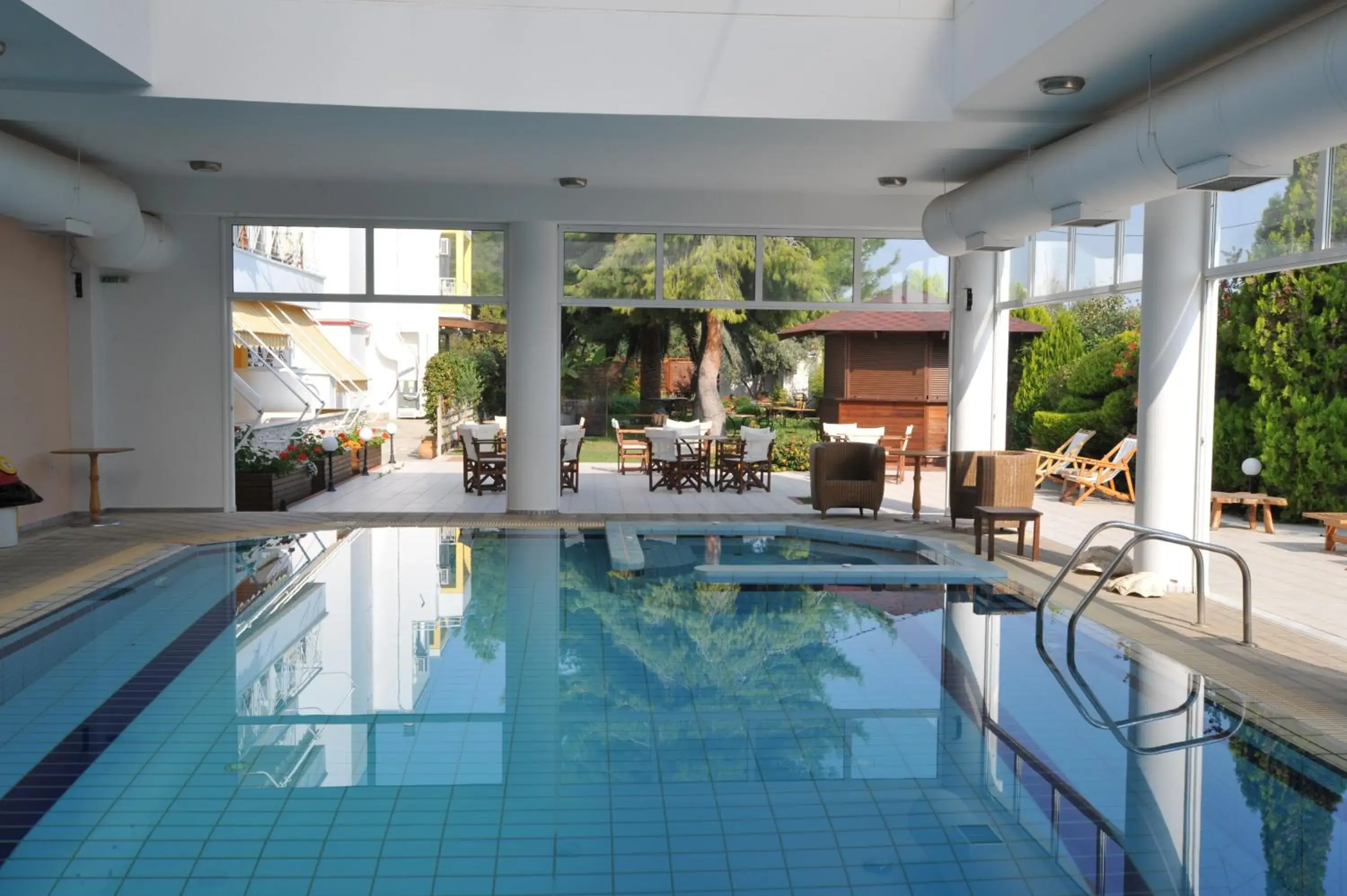 Swimming Pool in Hotel Kalloni