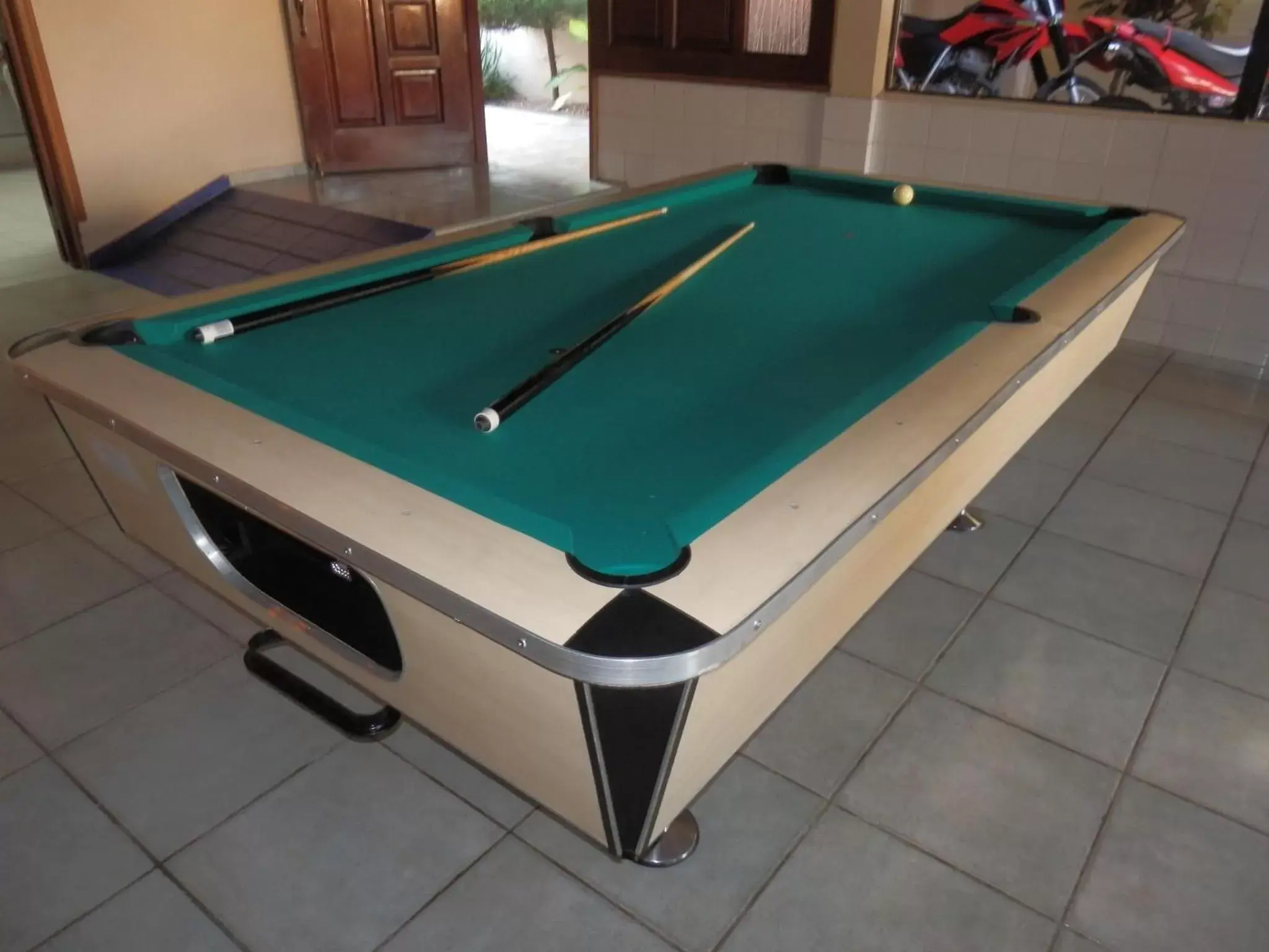 Lobby or reception, Billiards in Hotel Garant & Suites