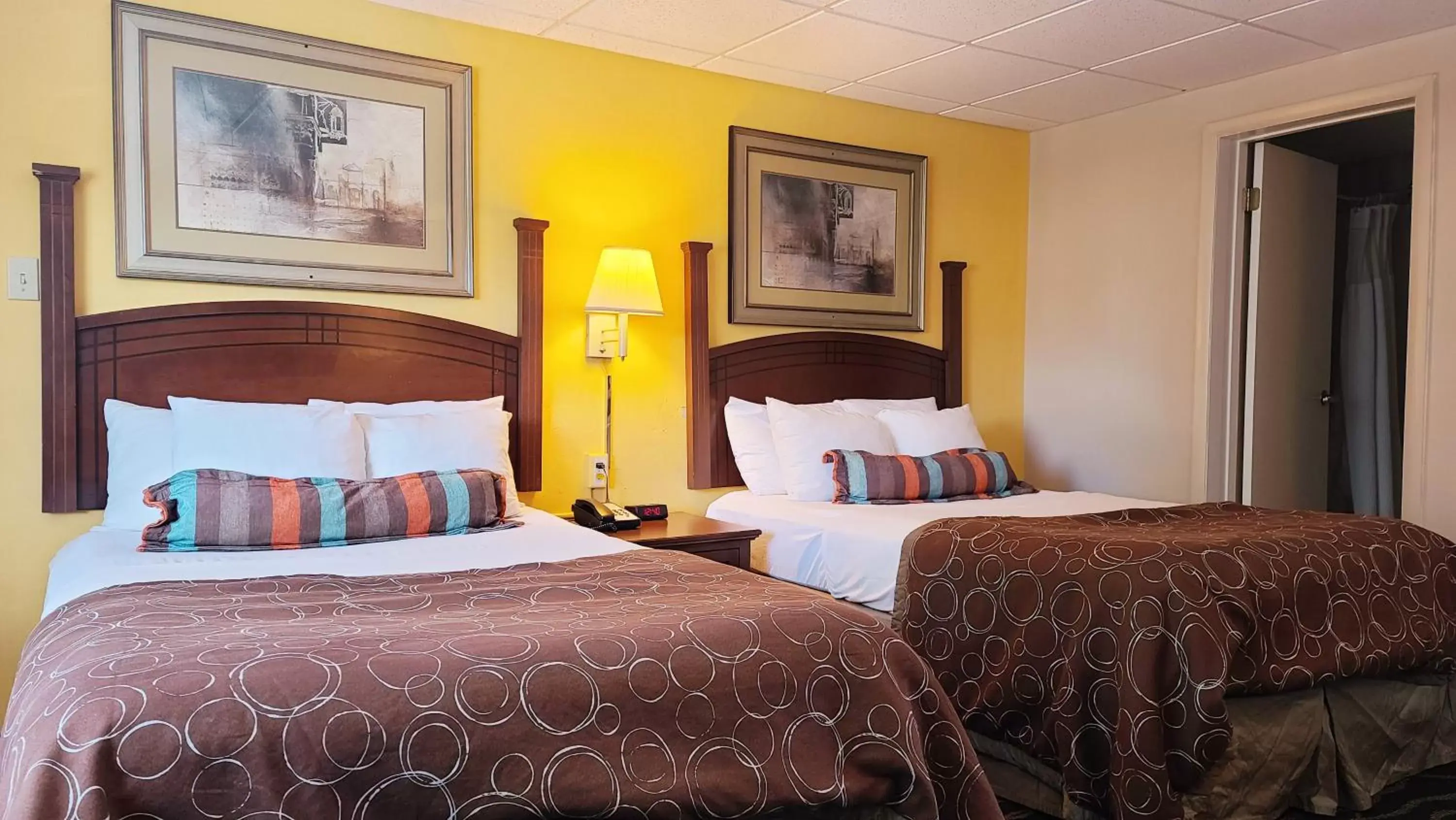 Bed in Hampton Inn (not a Hilton Affiliate) Camp Hill - Harrisburg SW