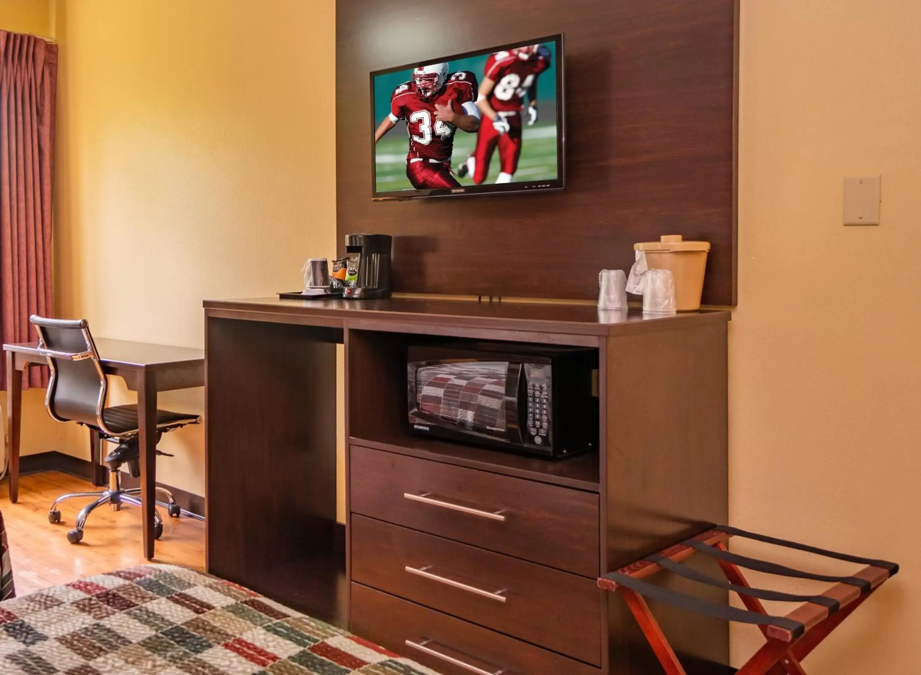 Photo of the whole room, TV/Entertainment Center in Red Roof Inn & Suites Indianapolis Airport