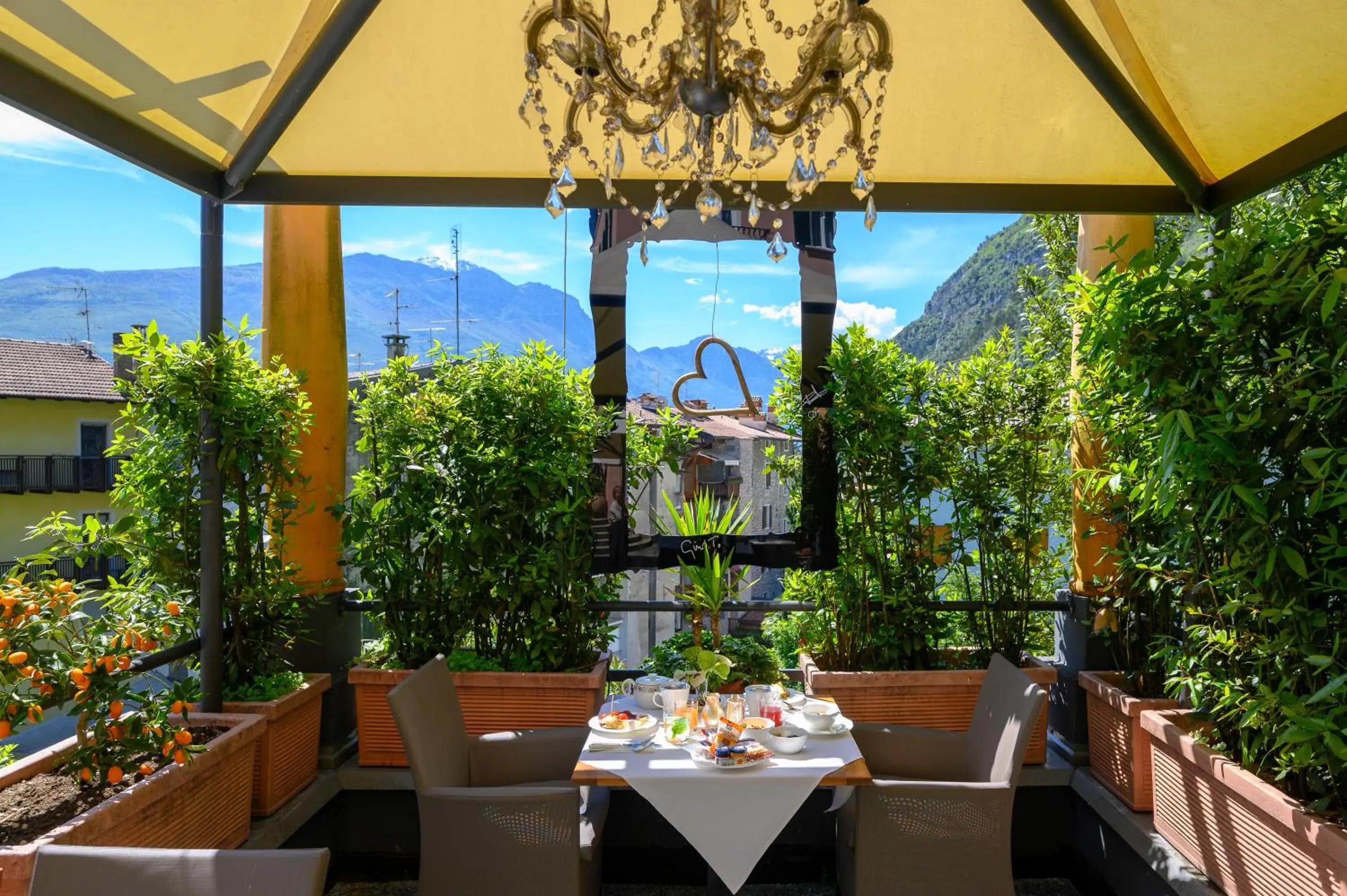 Restaurant/Places to Eat in Hotel Villa Miravalle