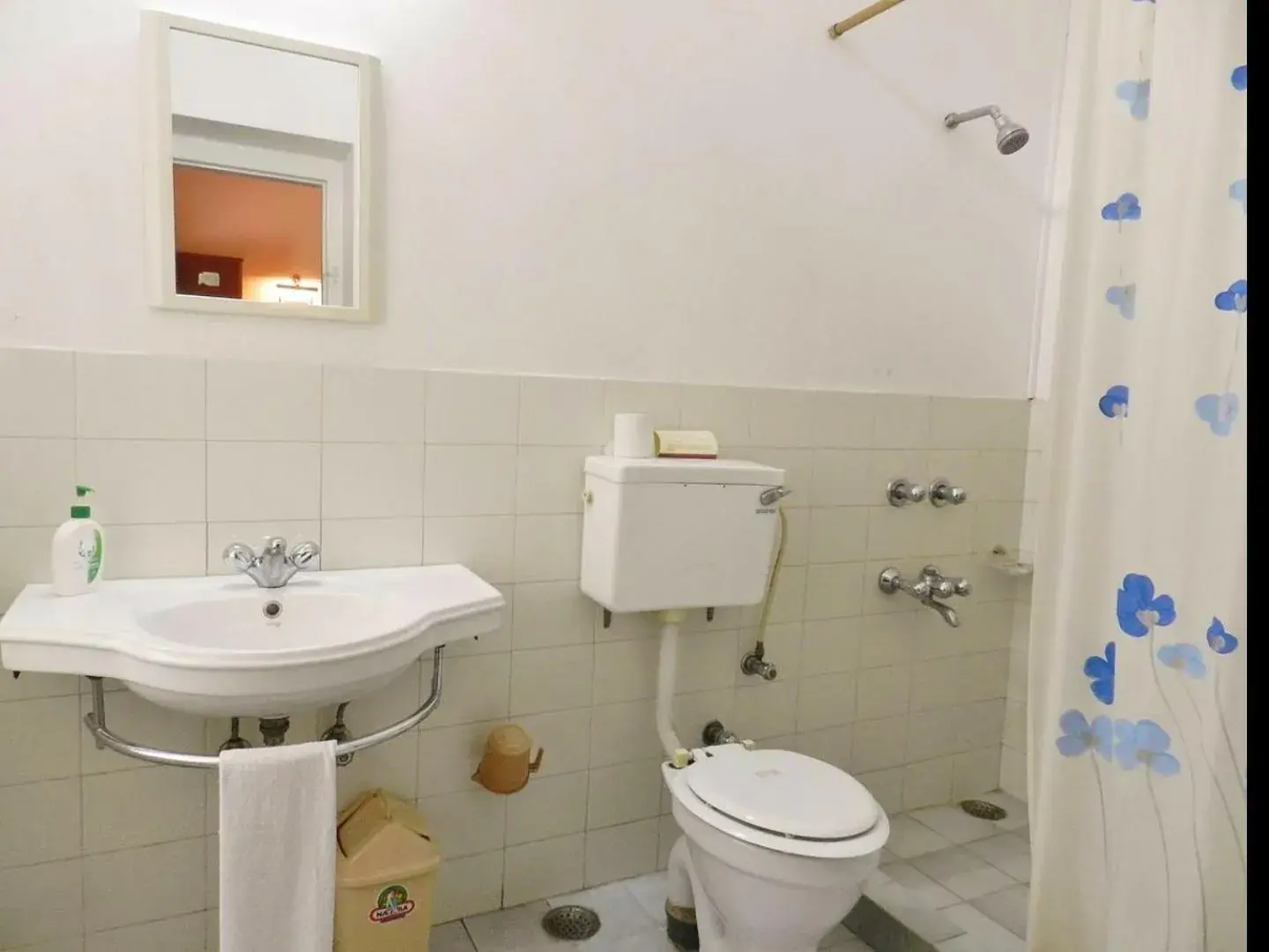 Shower, Bathroom in Jaipur Jantar Hostel