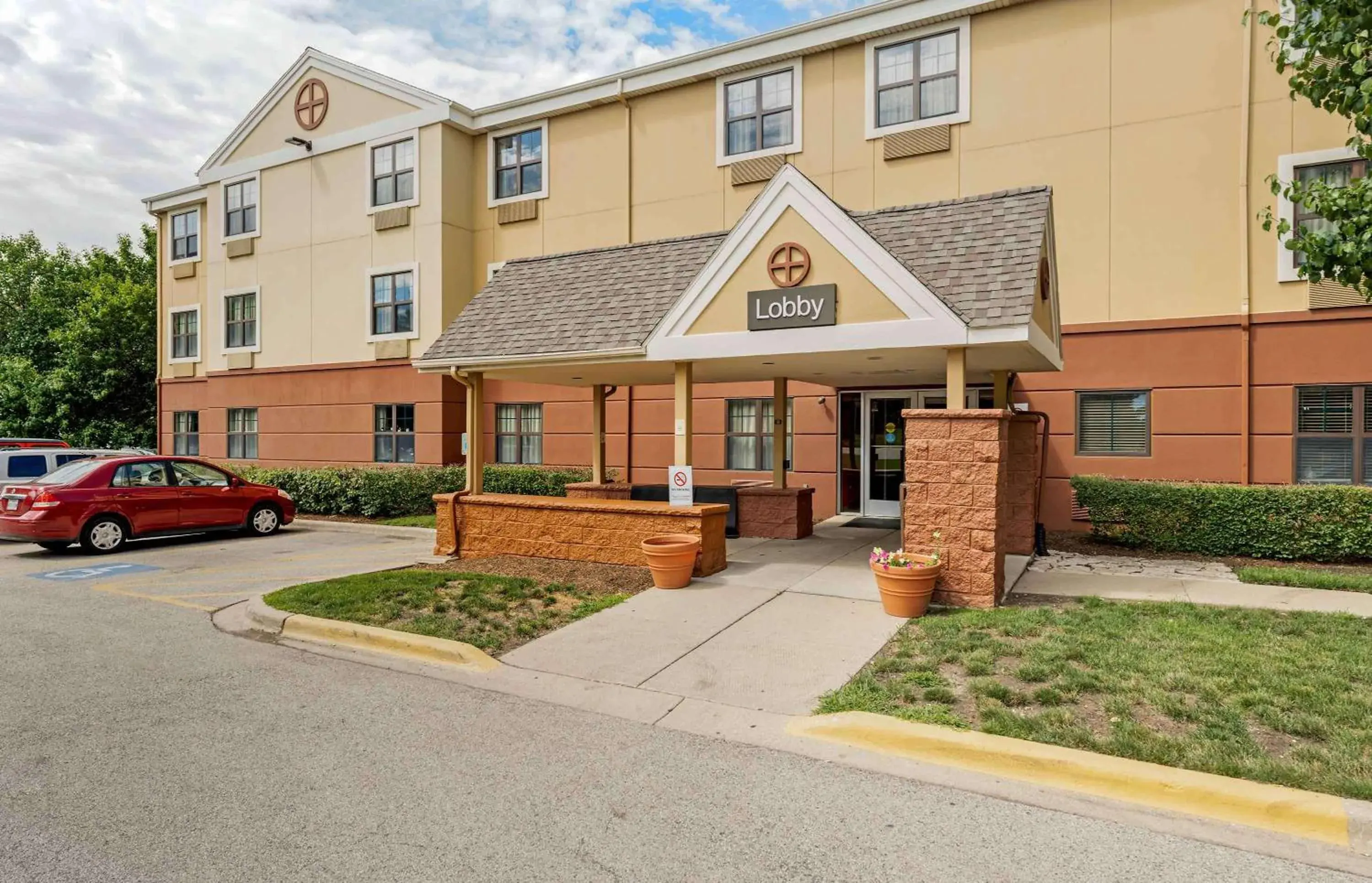 Property Building in Extended Stay America Suites - Chicago - Gurnee