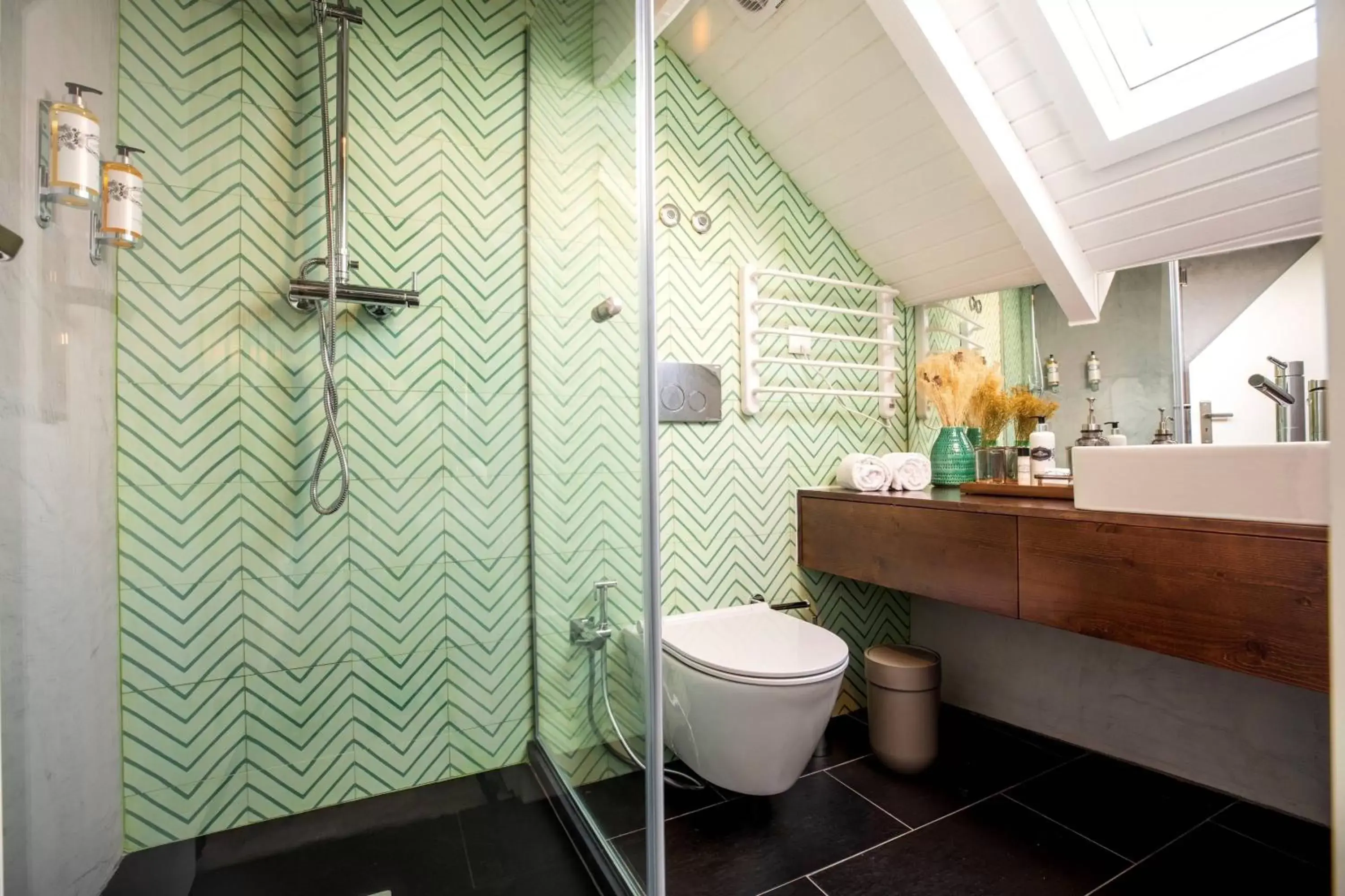 Bathroom in Harbour Inn Design Townhouse