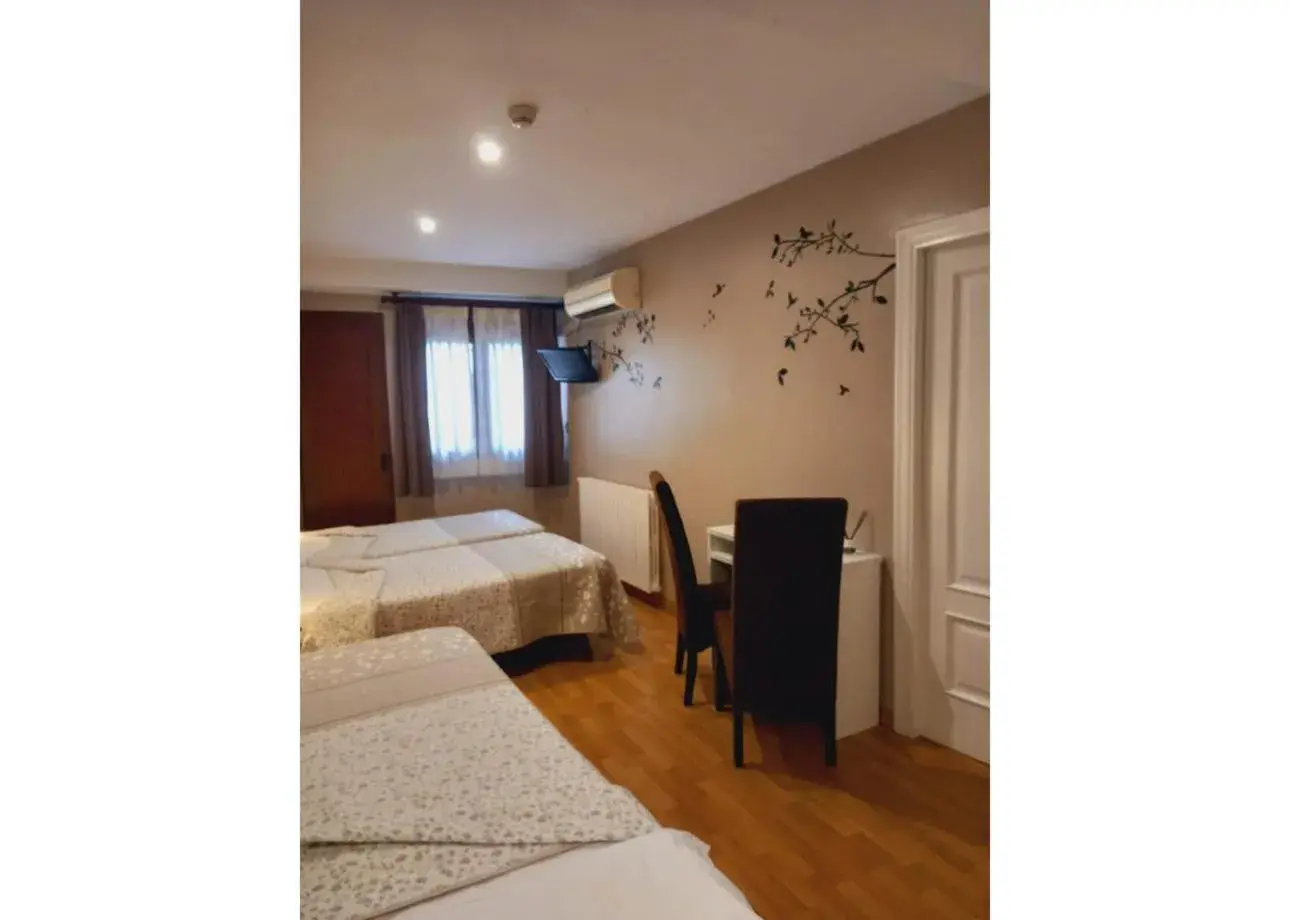 Bedroom, Dining Area in Hotel El Acebo