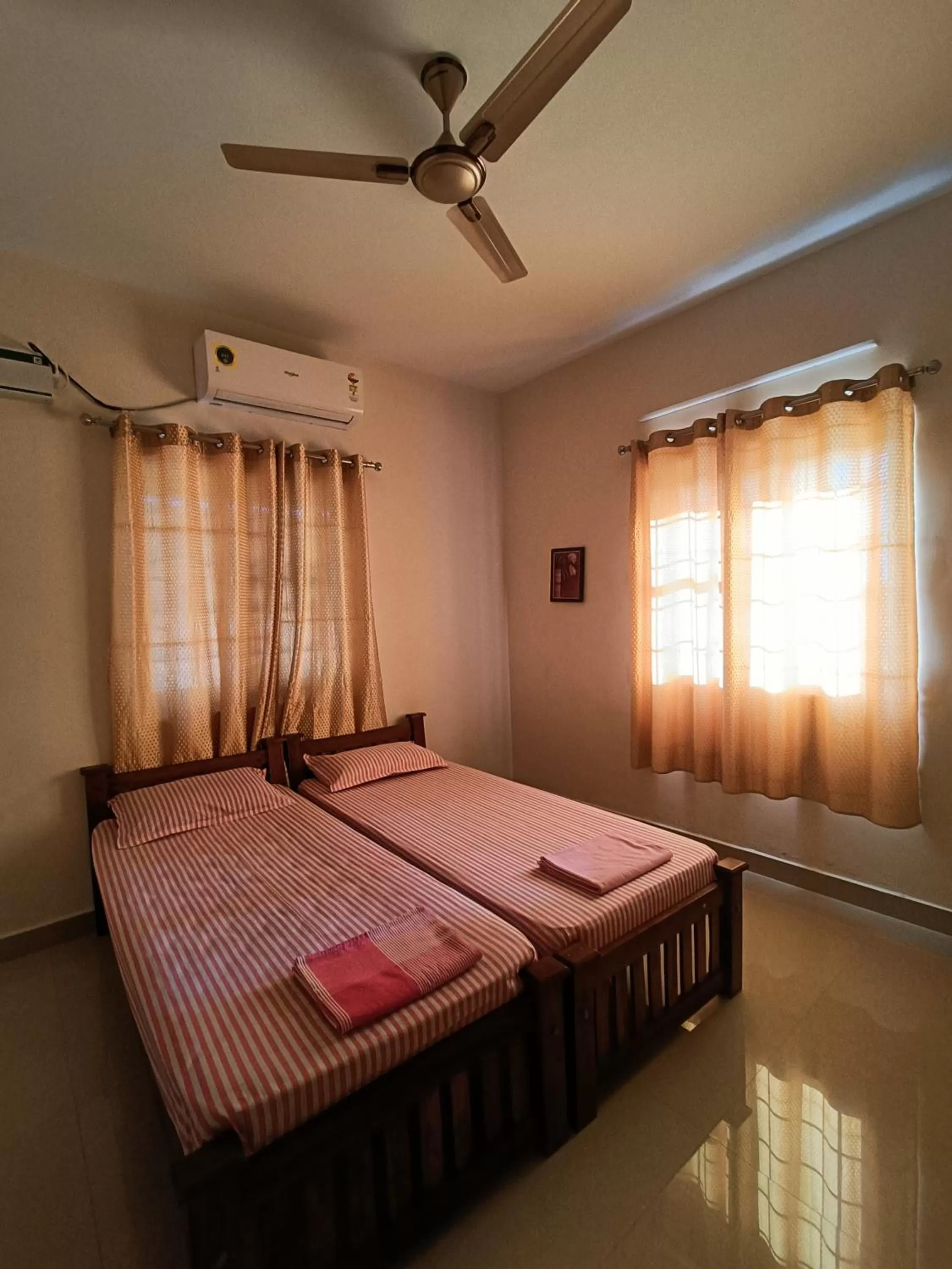 Bedroom, Bed in Shantham Service Apartments
