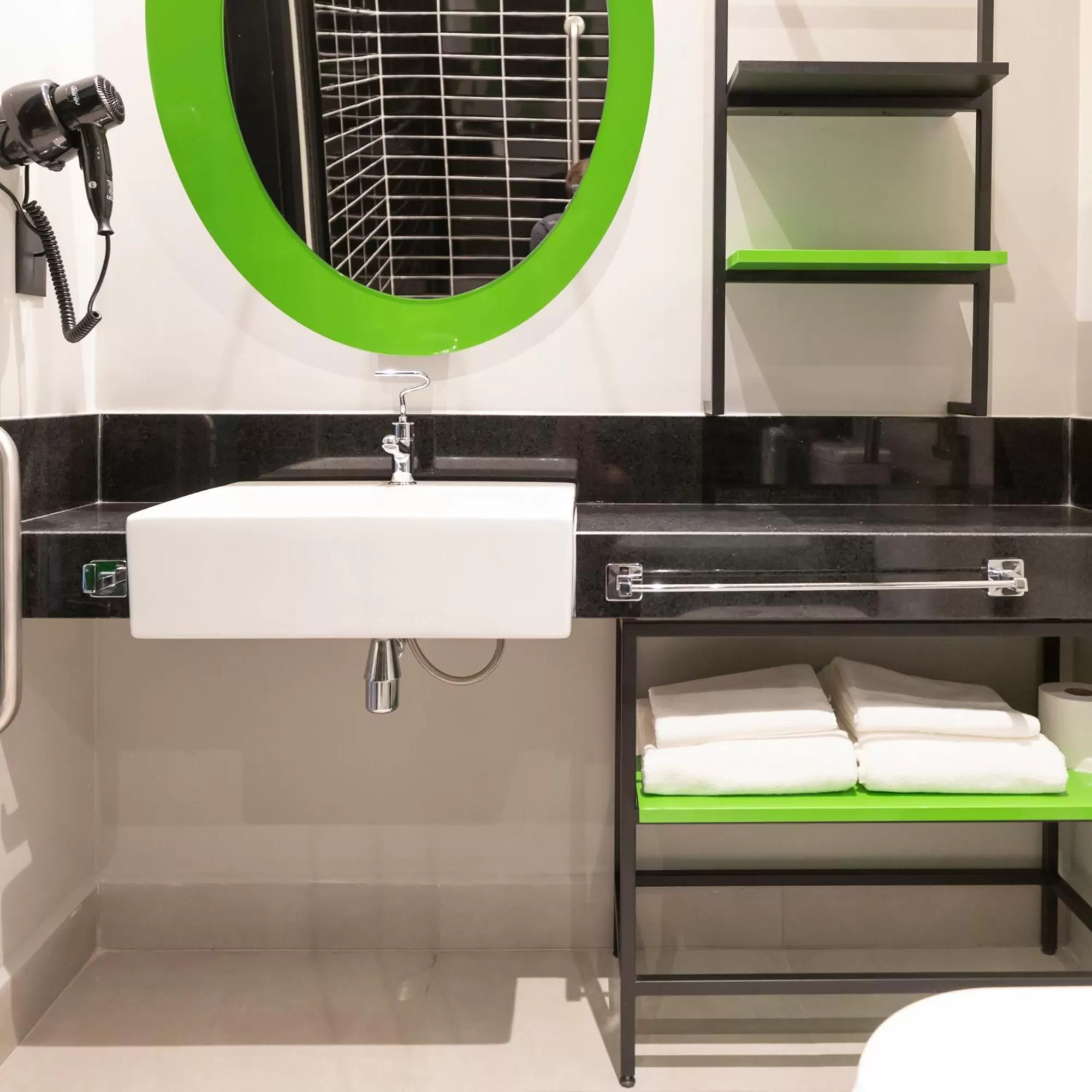 Standard PwD Disability Access - single occupancy - 1 King Bed in Tru By Hilton Criciúma