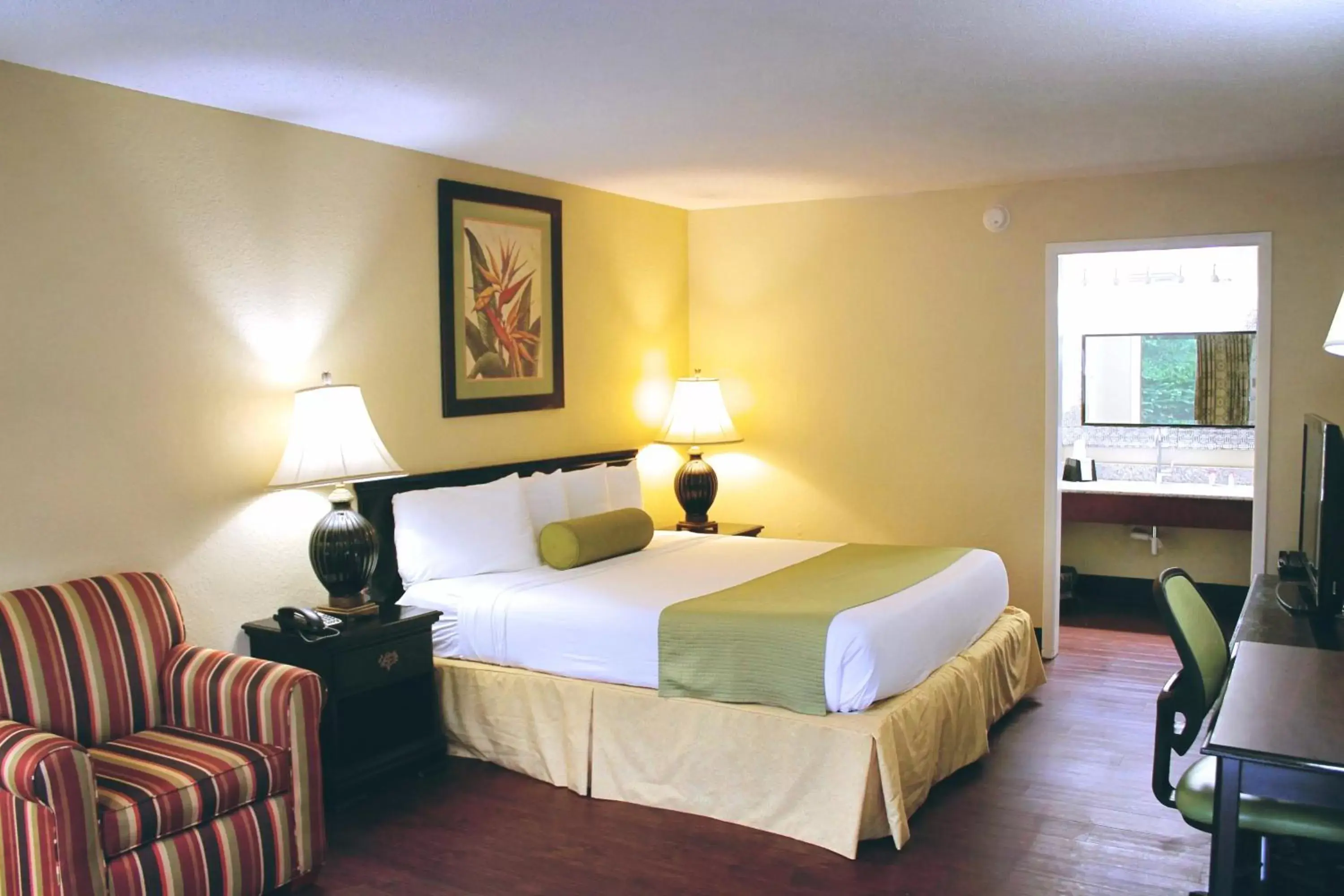 Deluxe King Room in Residence Hub Inn and Suites