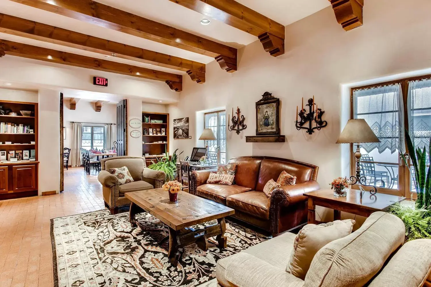 Communal lounge/ TV room, Seating Area in Old Santa Fe Inn