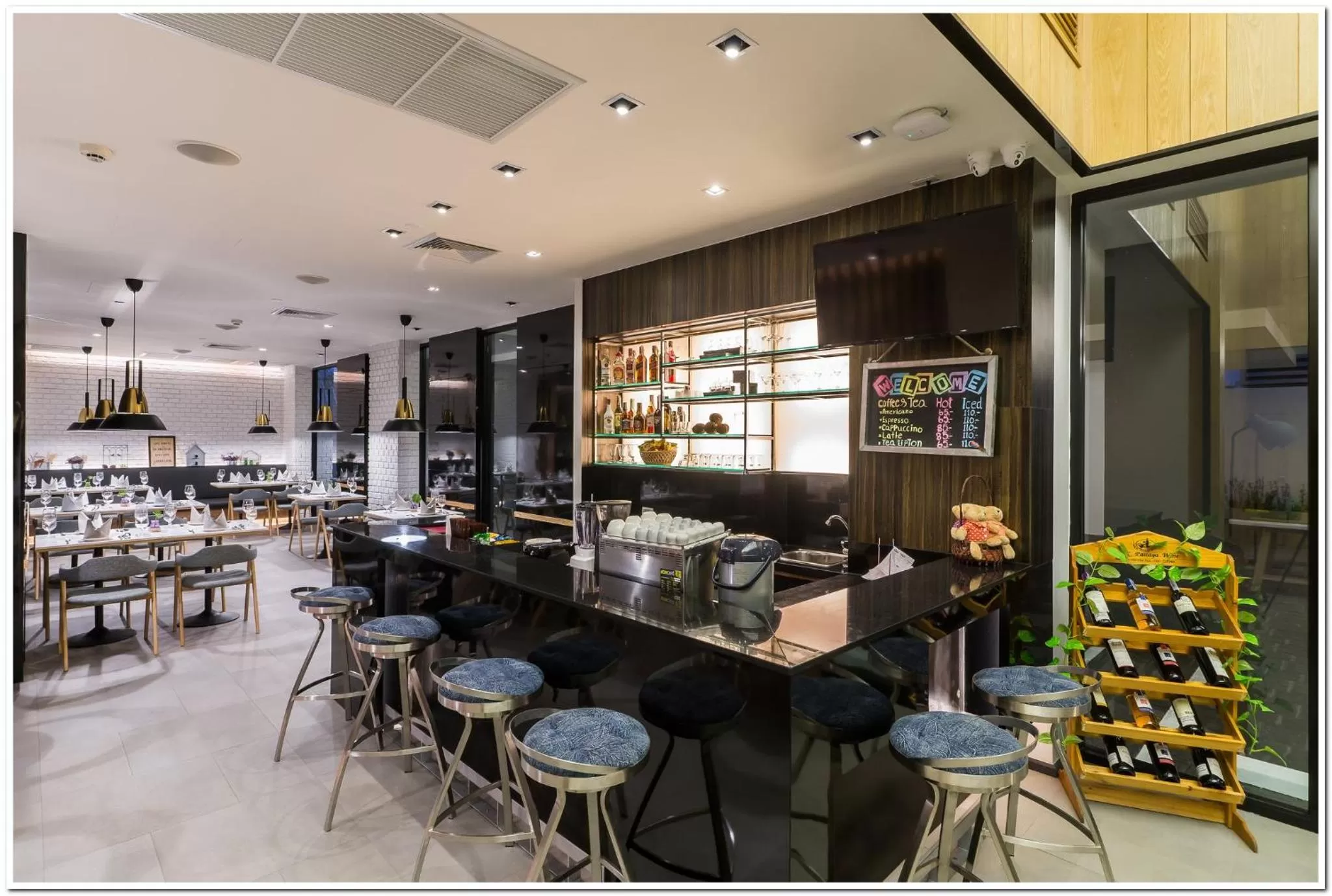 Restaurant/Places to Eat in Sea Me Spring Tree Hotel