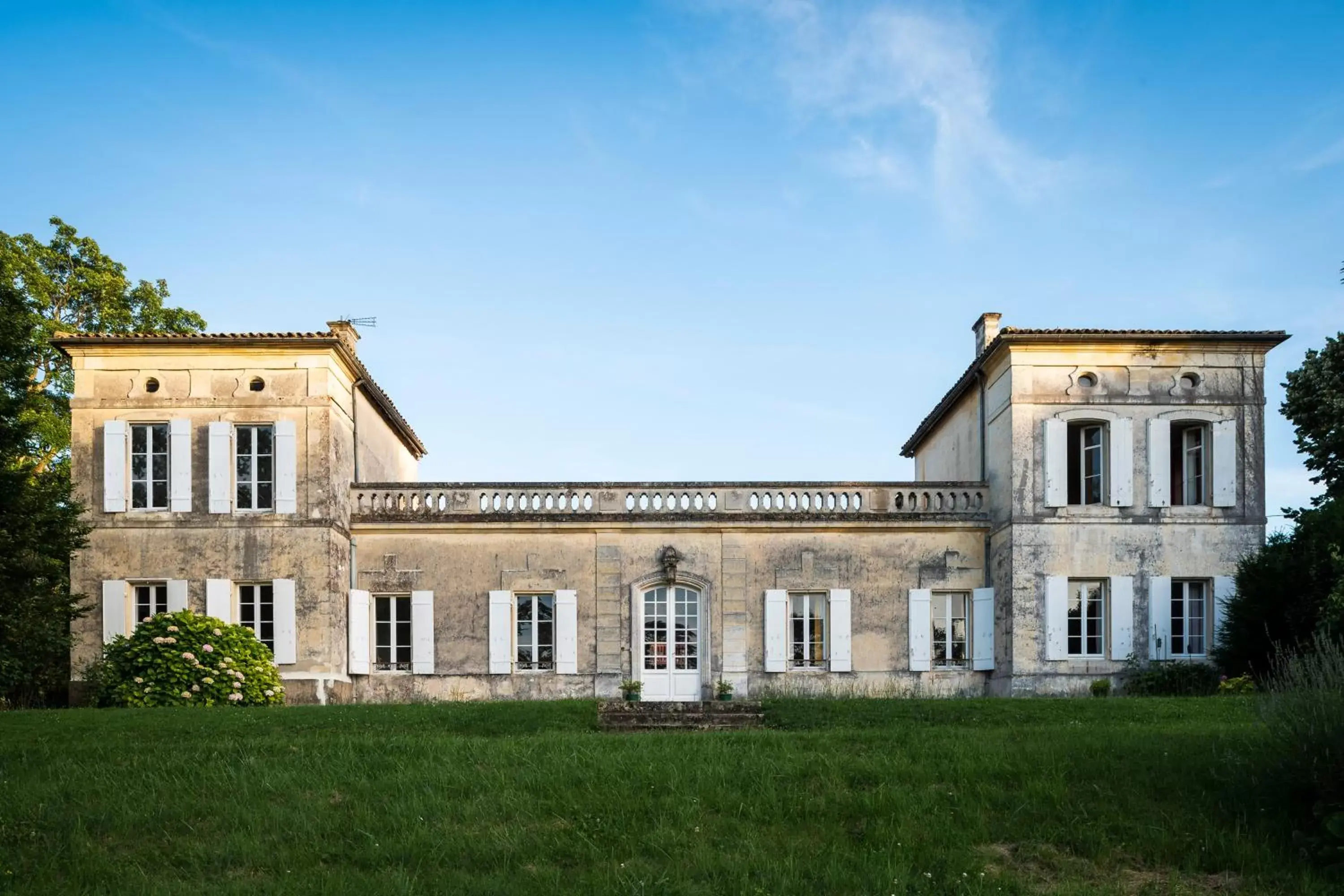 Property Building in Château Le Méjean