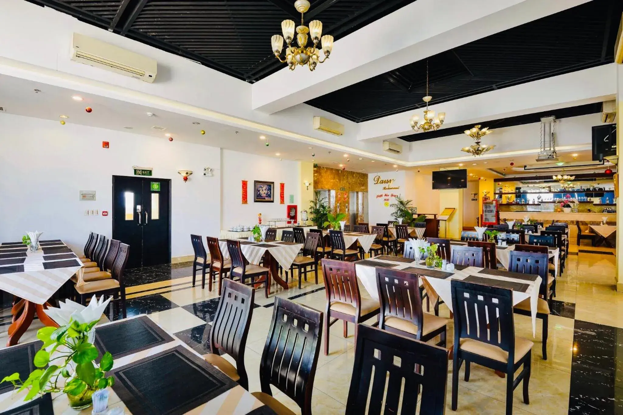 Restaurant/Places to Eat in Happy Life Hotel