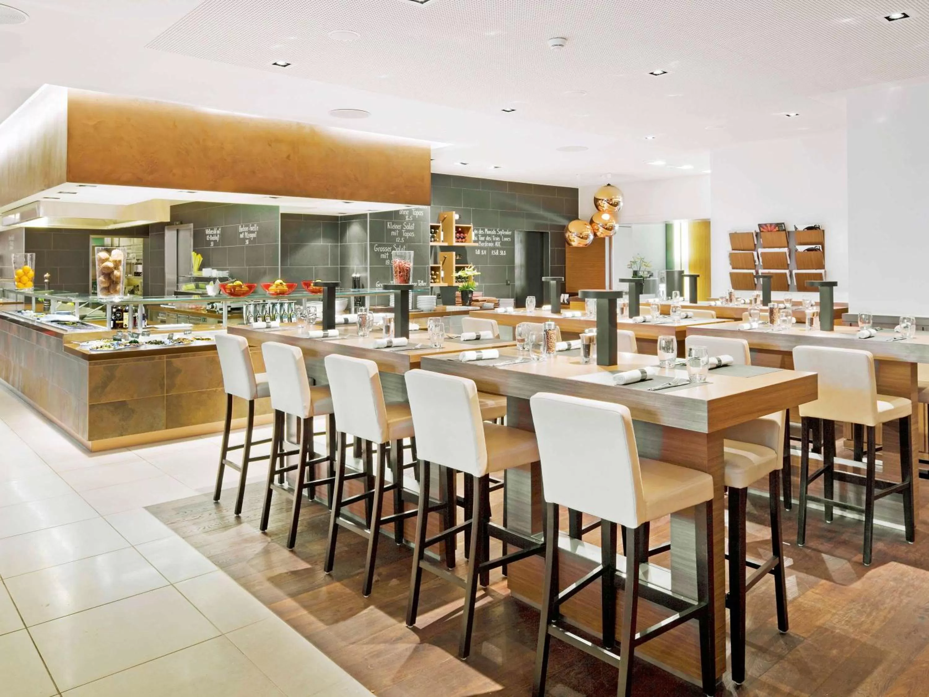 Restaurant/places to eat in Mövenpick Hotel Zurich Airport