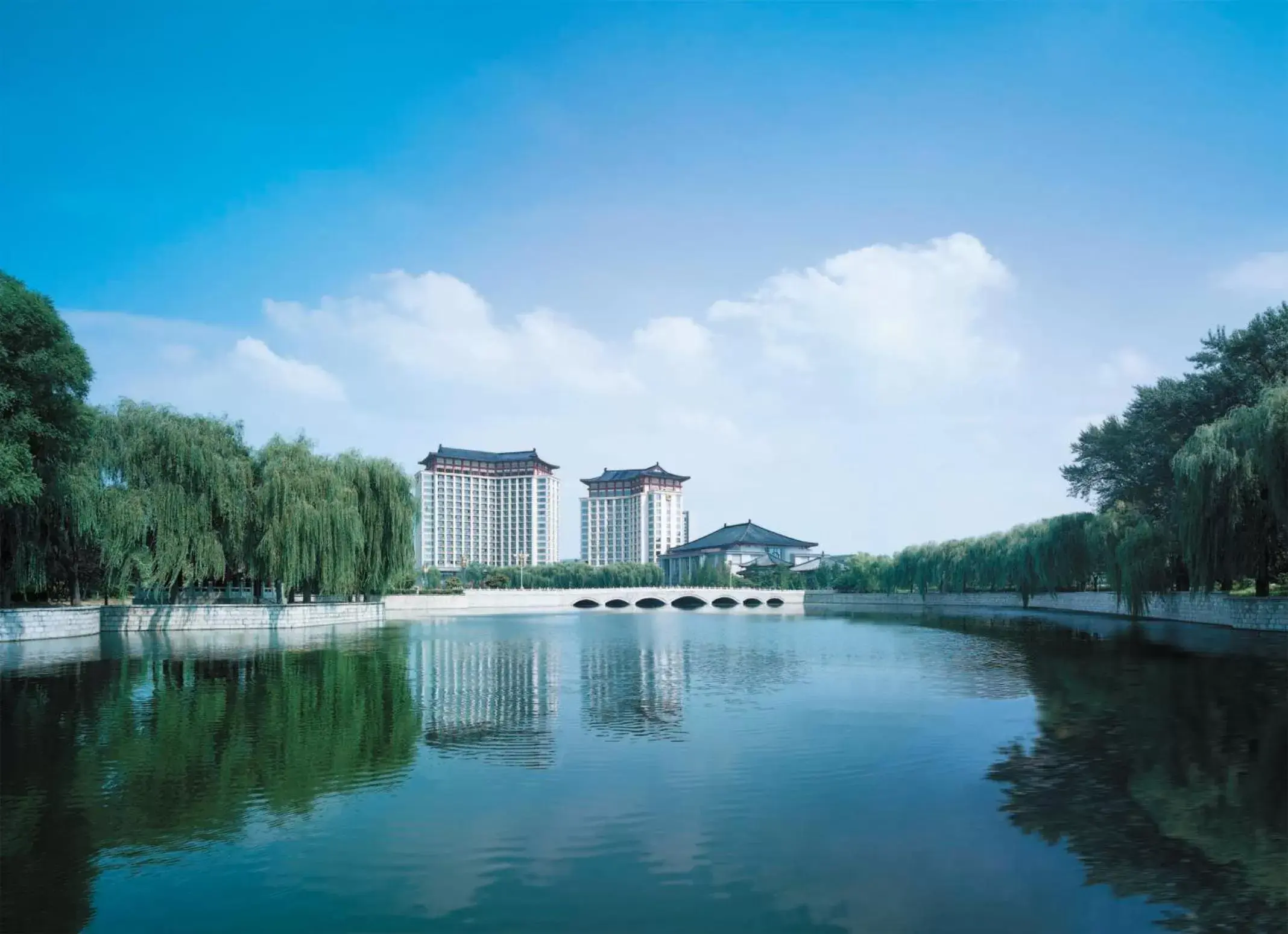 Facade/entrance in Shangri-La Qufu