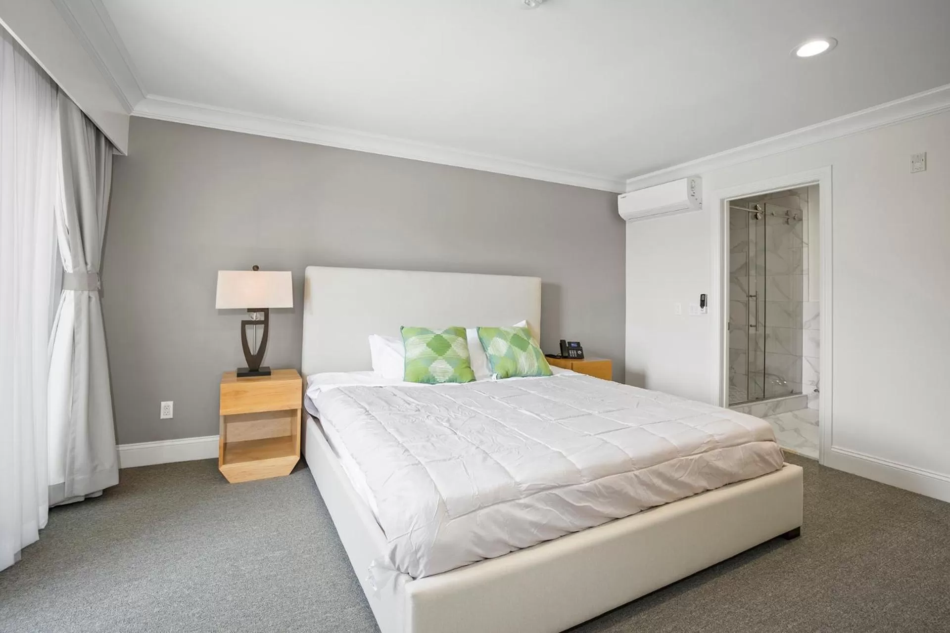 Bed in Hotel Huntington