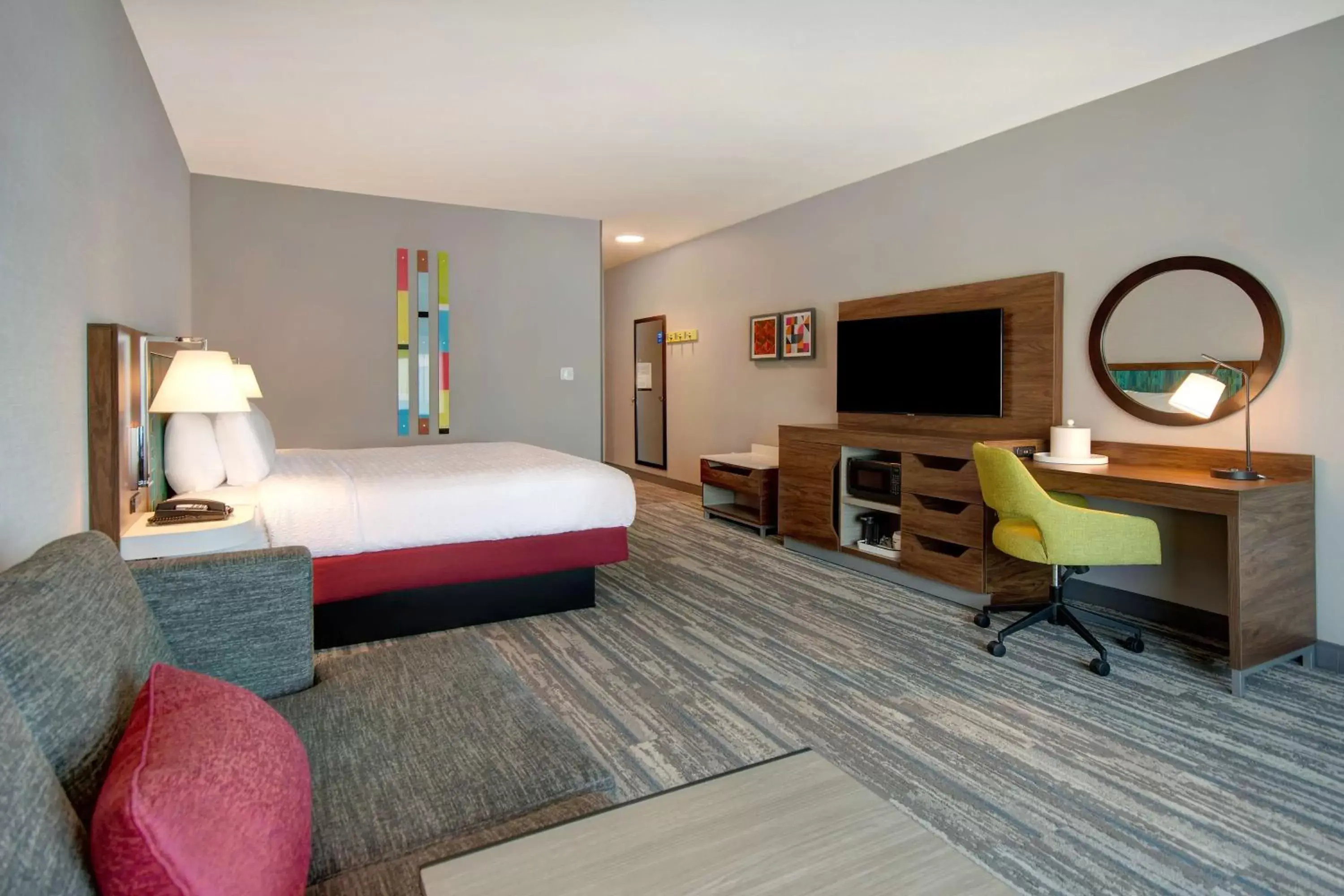 Bedroom, TV/Entertainment Center in Hampton Inn & Suites By Hilton Rancho Cucamonga