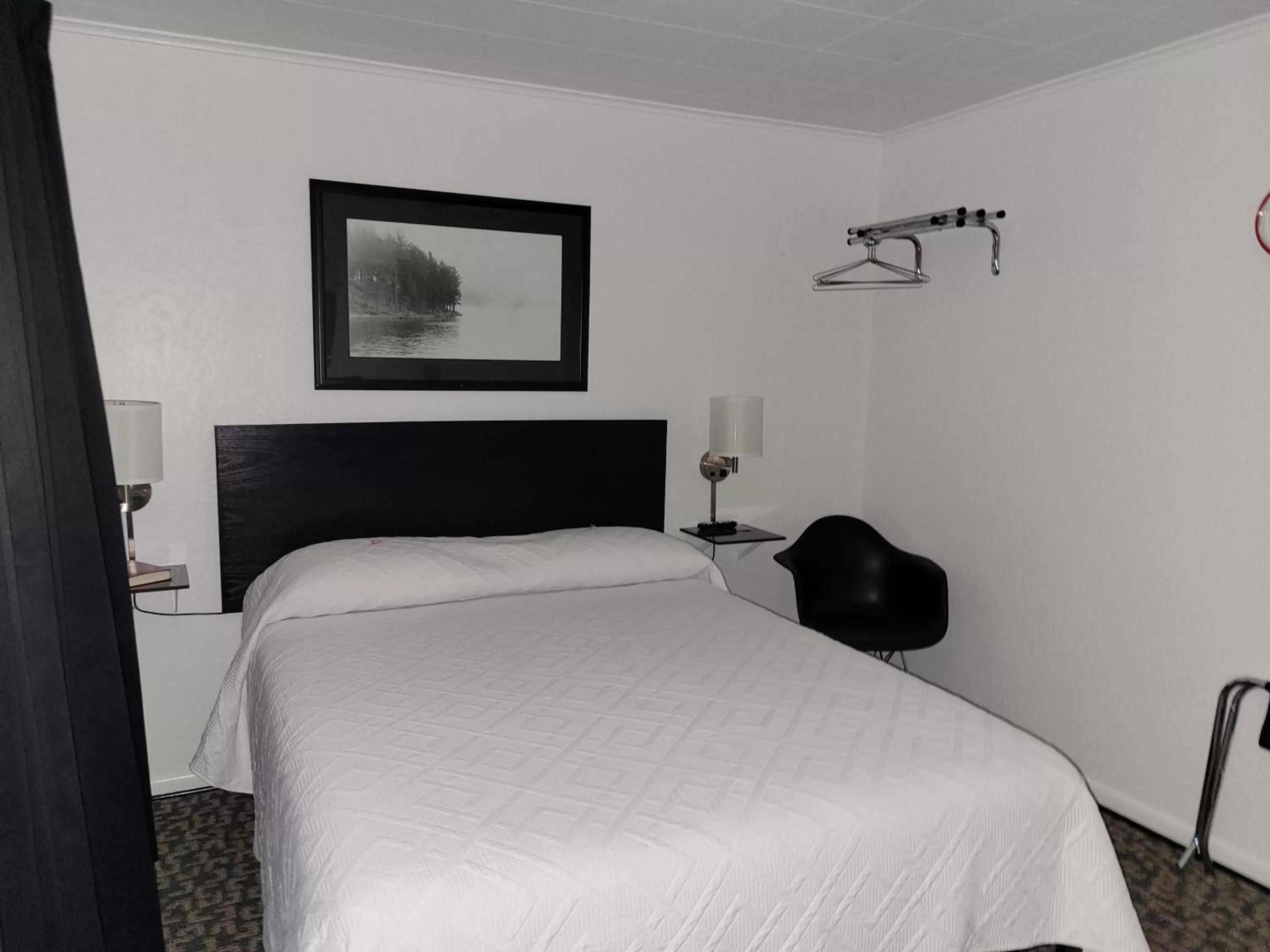 Bedroom, Bed in Rocket Motel