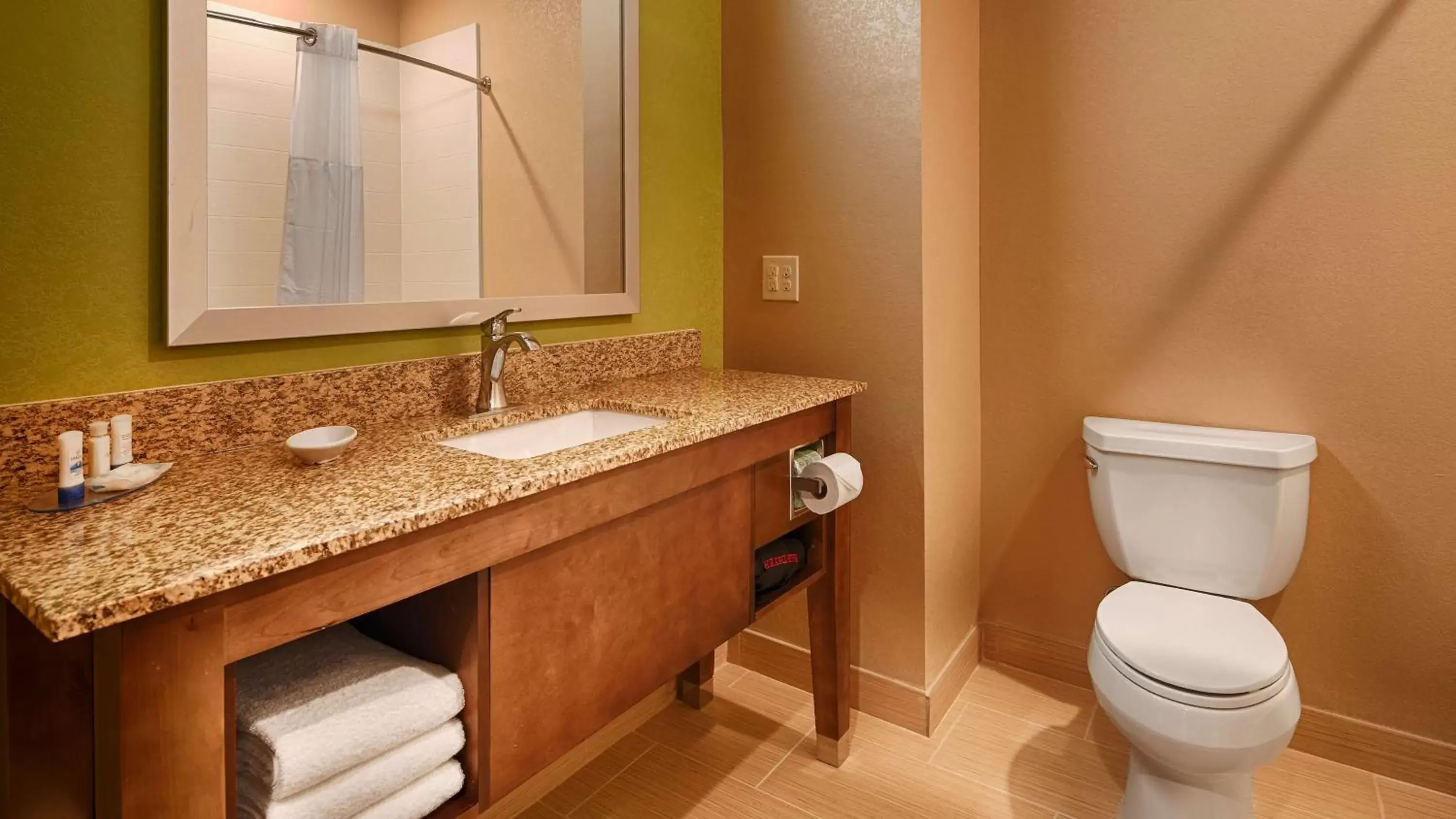 Photo of the whole room, Bathroom in Best Western Plus Flatonia Inn