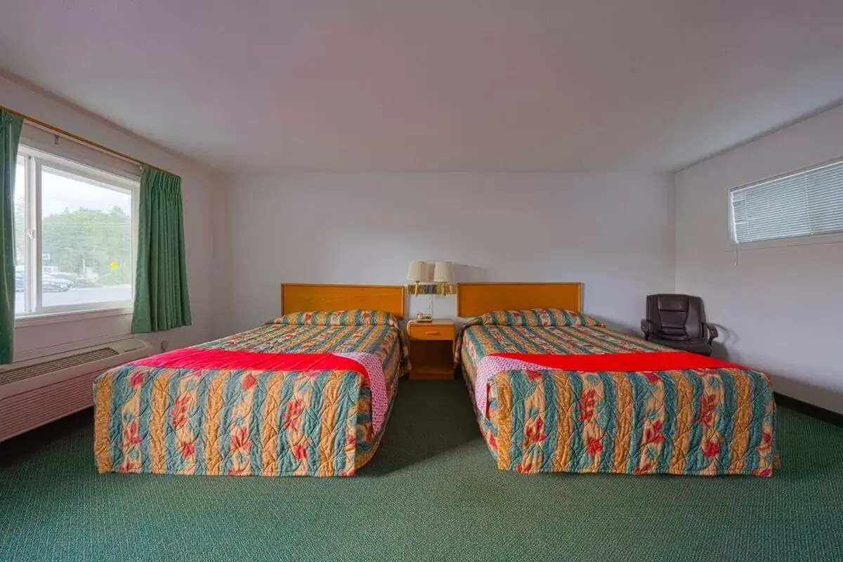 Bedroom, Bed in Budget 8 Motel