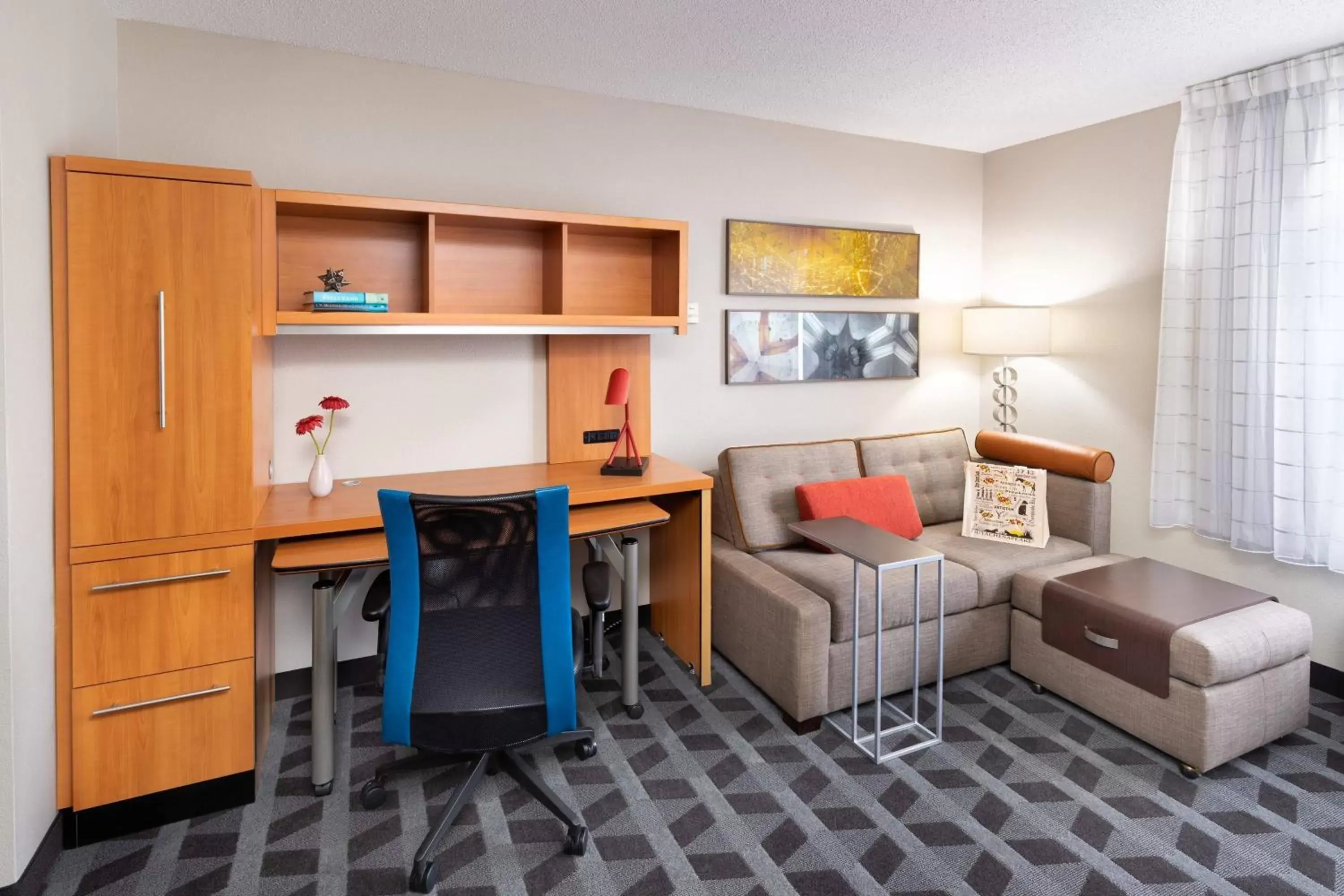 Photo of the whole room, Seating Area in TownePlace Suites Bowie Town Center