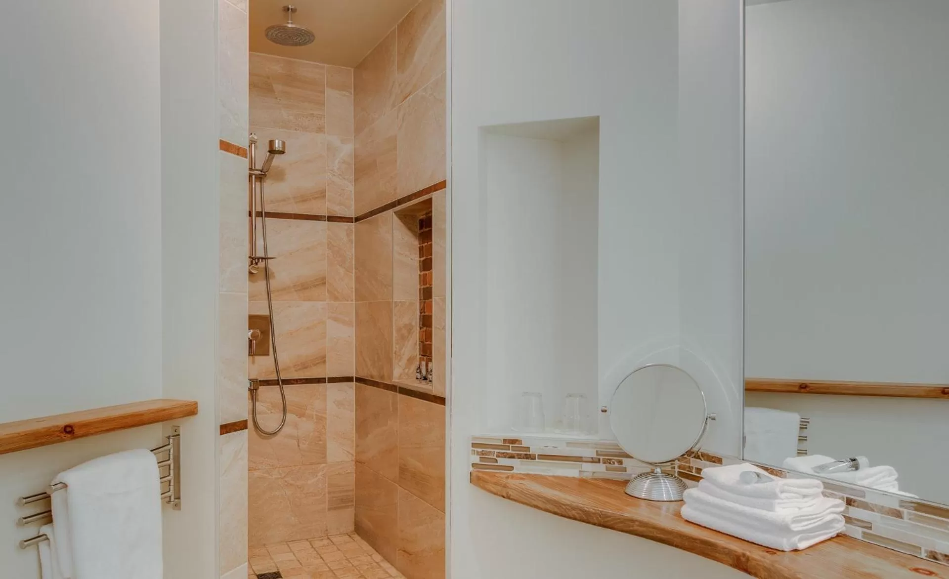 Bathroom in Auberge Nuits de St-Georges