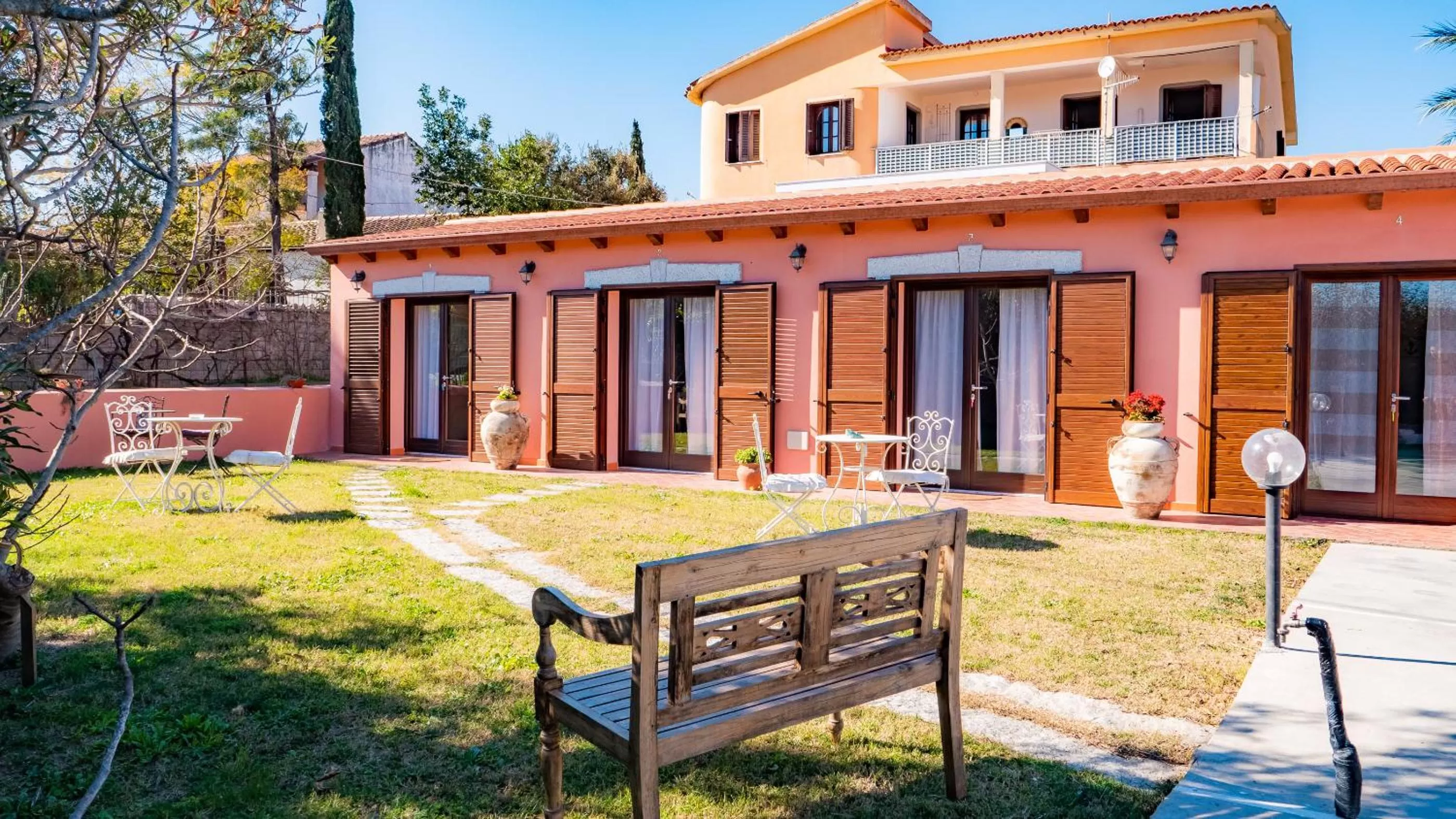 Property building in QUADRIFOGLIO Affittacamere