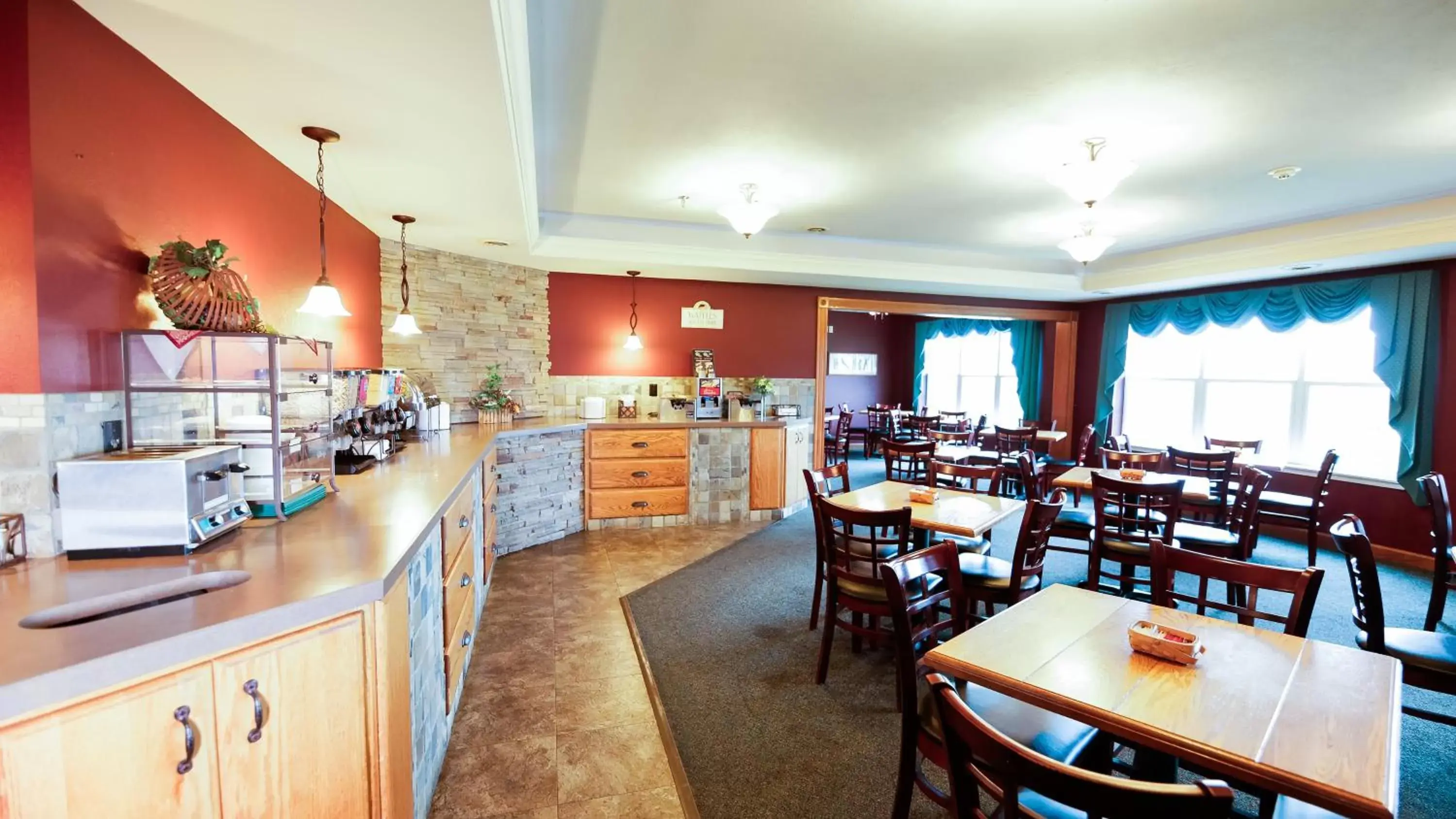 Buffet breakfast, Restaurant/Places to Eat in Van Buren Hotel