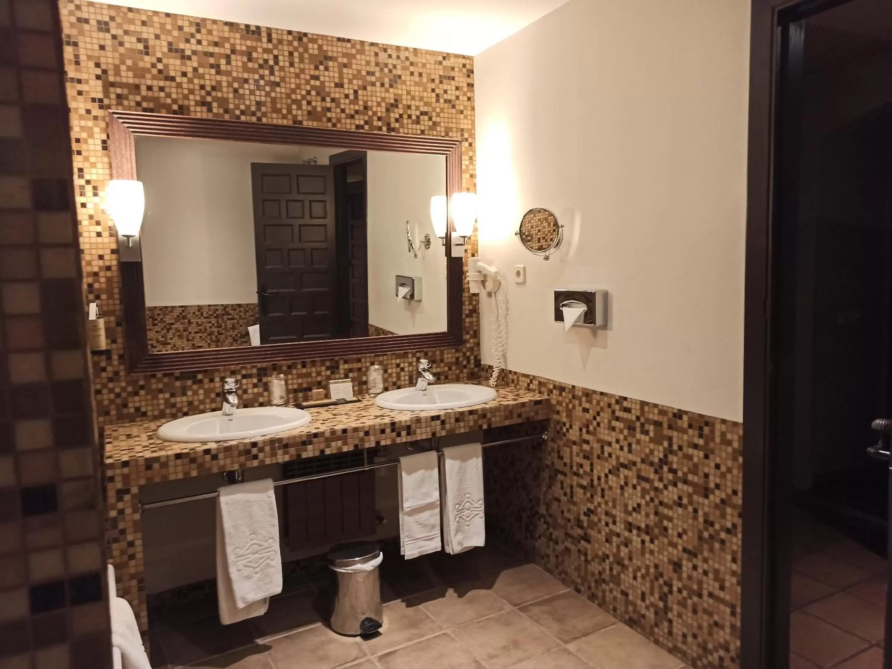 Bathroom in Parador de Trujillo