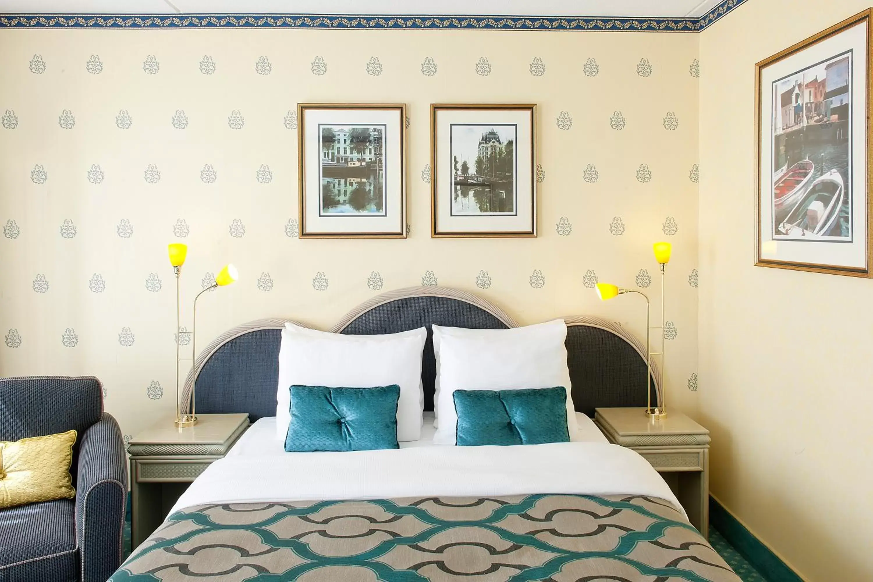 Deluxe Double Room in Carlton Oasis Hotel Deluxe Double Room in Carlton Oasis Hotel