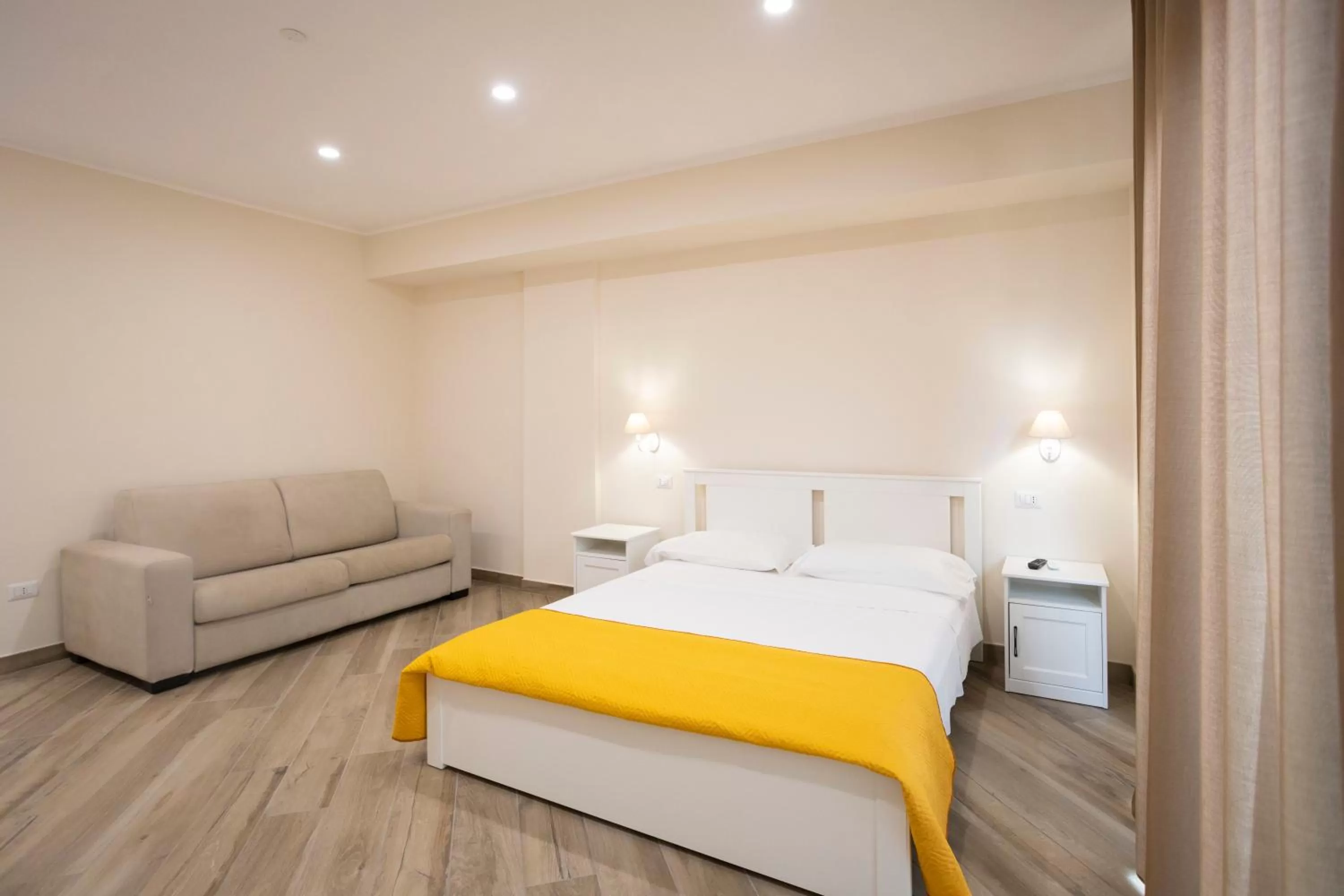 Photo of the whole room, Bed in Residence O'Sole Mio Pompei