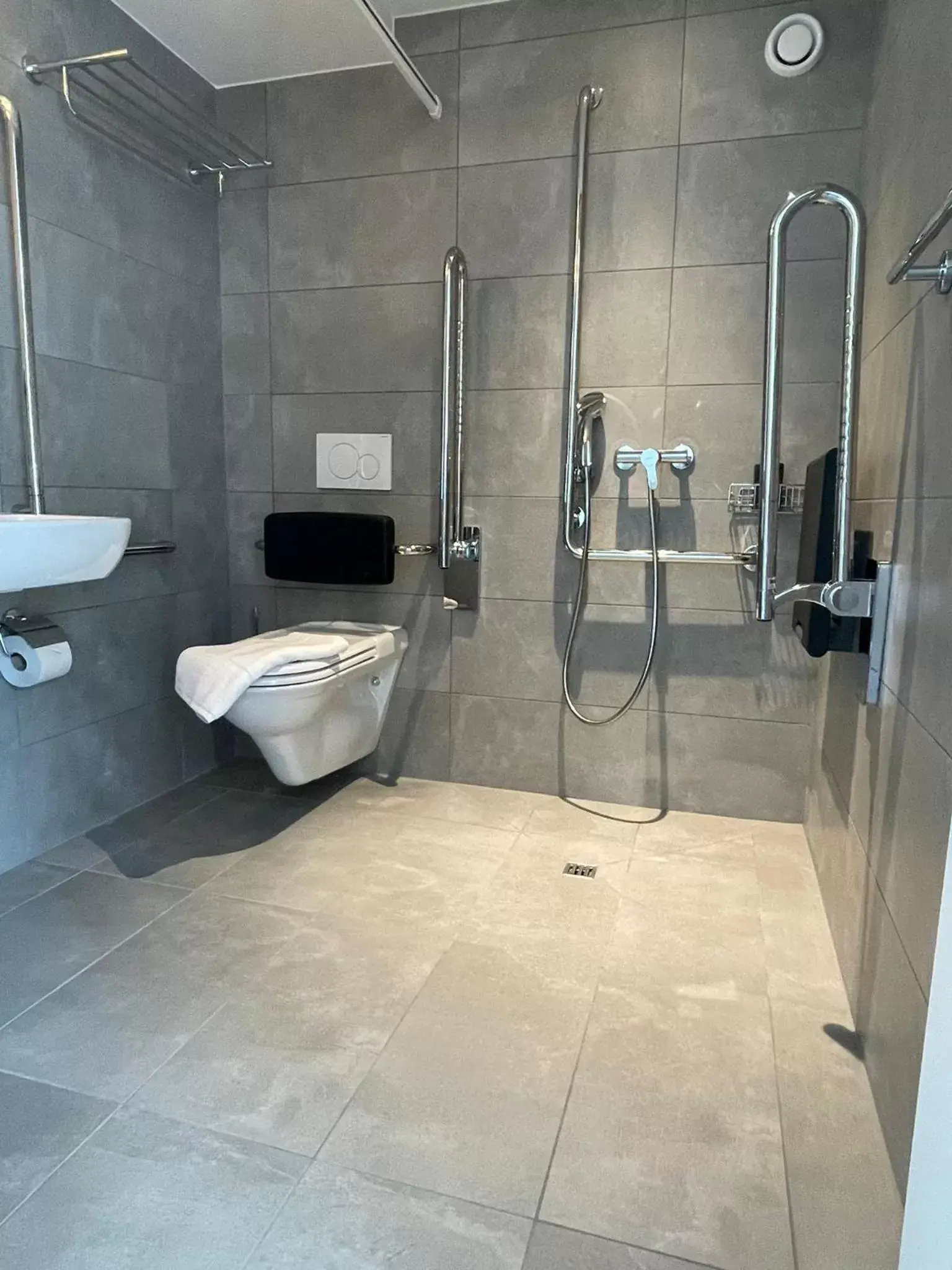 Shower, Bathroom in Aparthotel Krone - Self Check-In