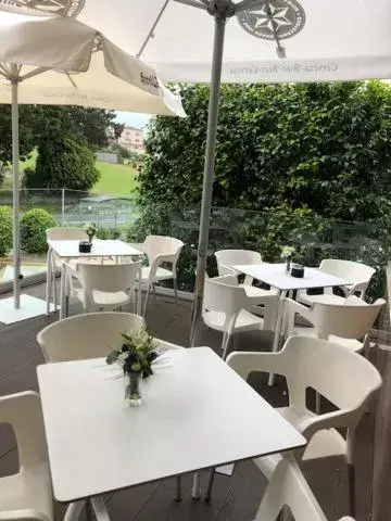 Balcony/Terrace, Restaurant/Places to Eat in Hotel Santiago Apóstol