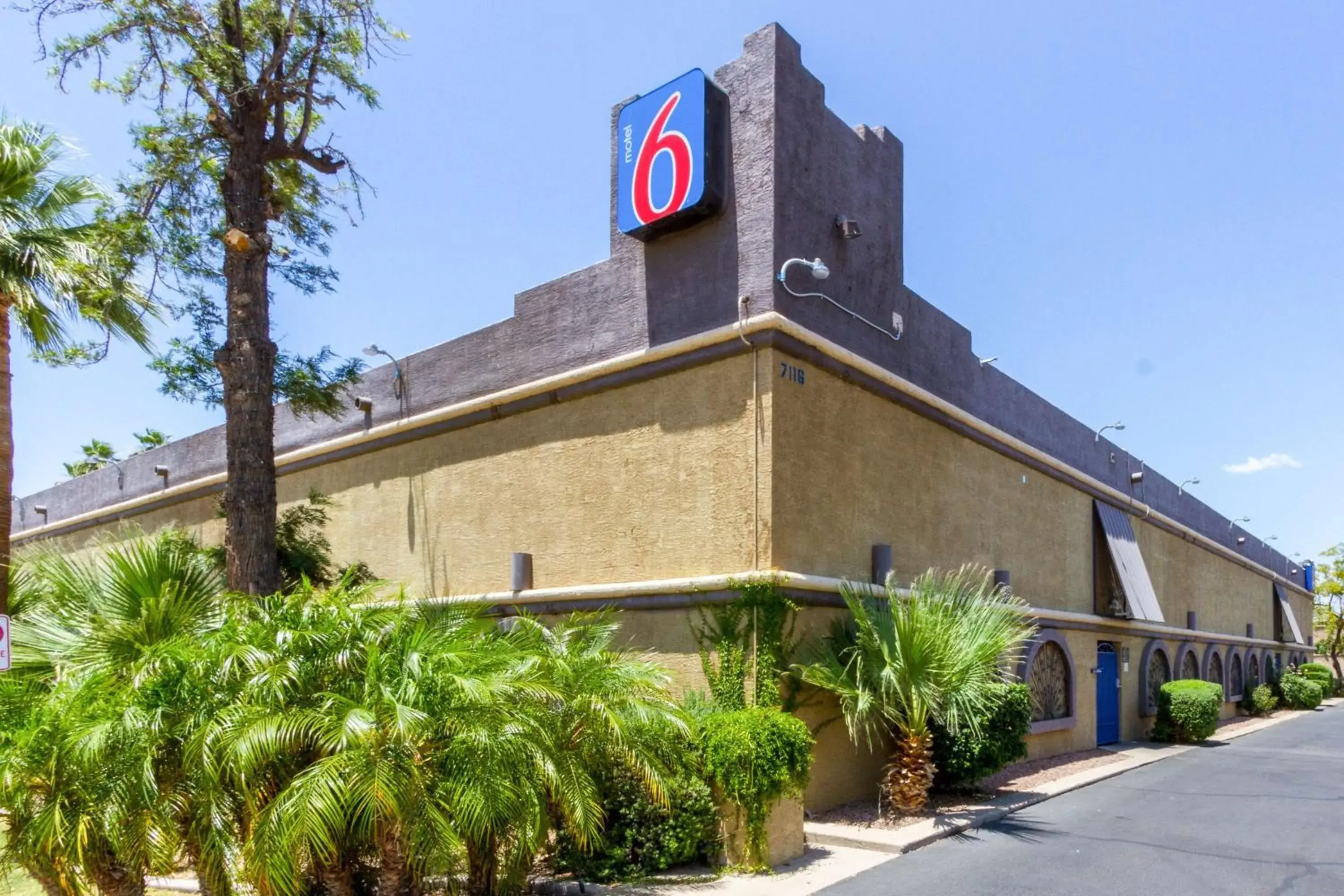 Property Building in Motel 6 Glendale AZ