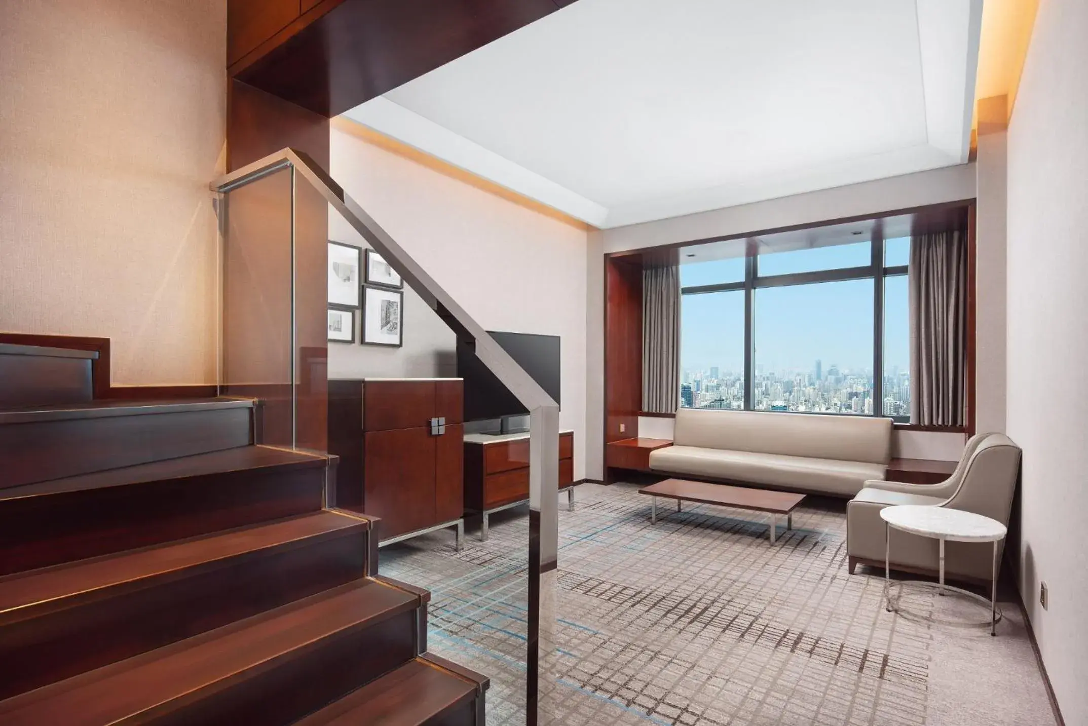 Living room, Seating Area in Renaissance Shanghai Zhongshan Park Hotel