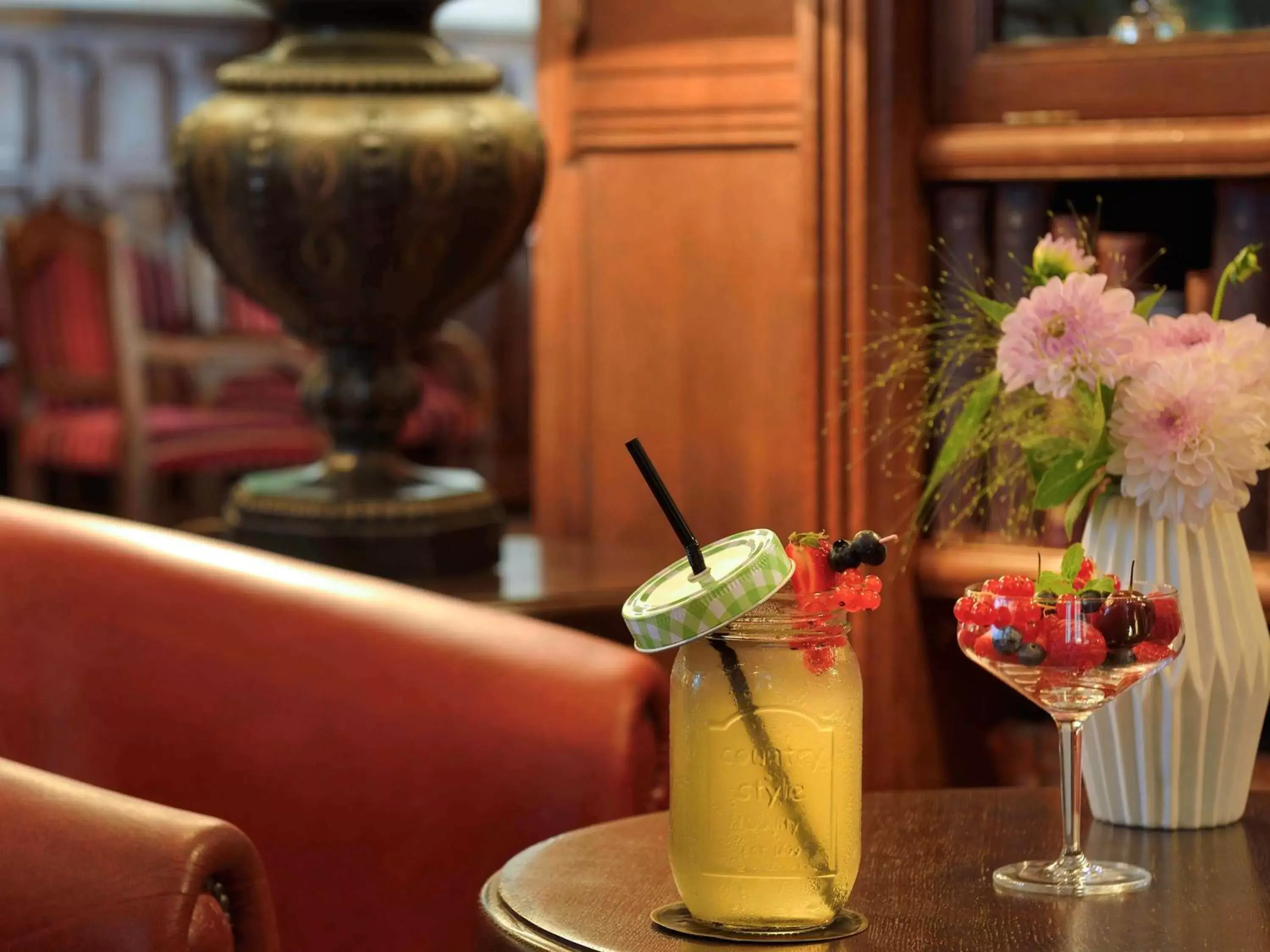 Lounge or bar, Drinks in Hotel de la Cité & Spa MGallery