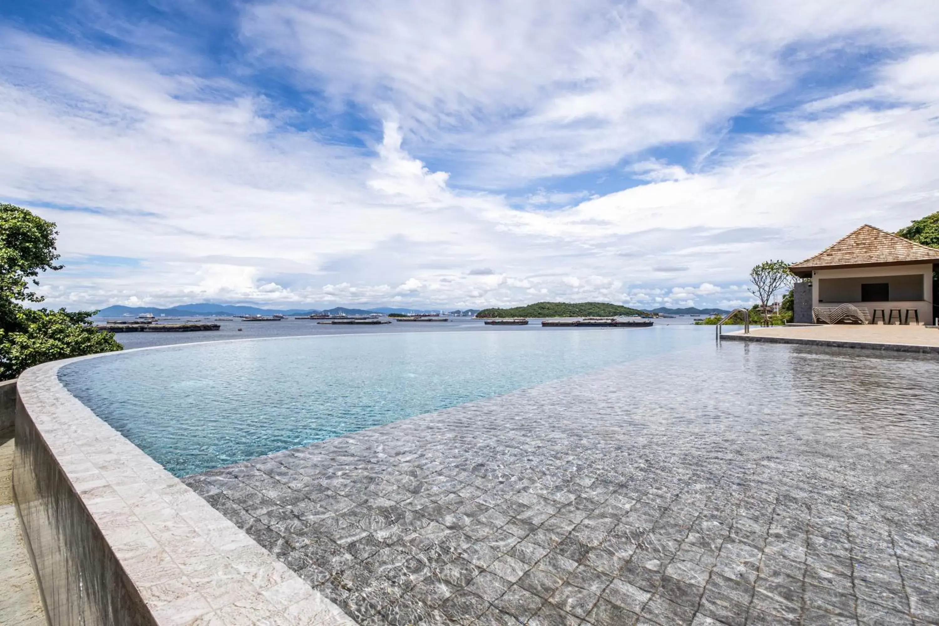 Pool view, Swimming Pool in Novotel Marina Sriracha & Koh Si Chang